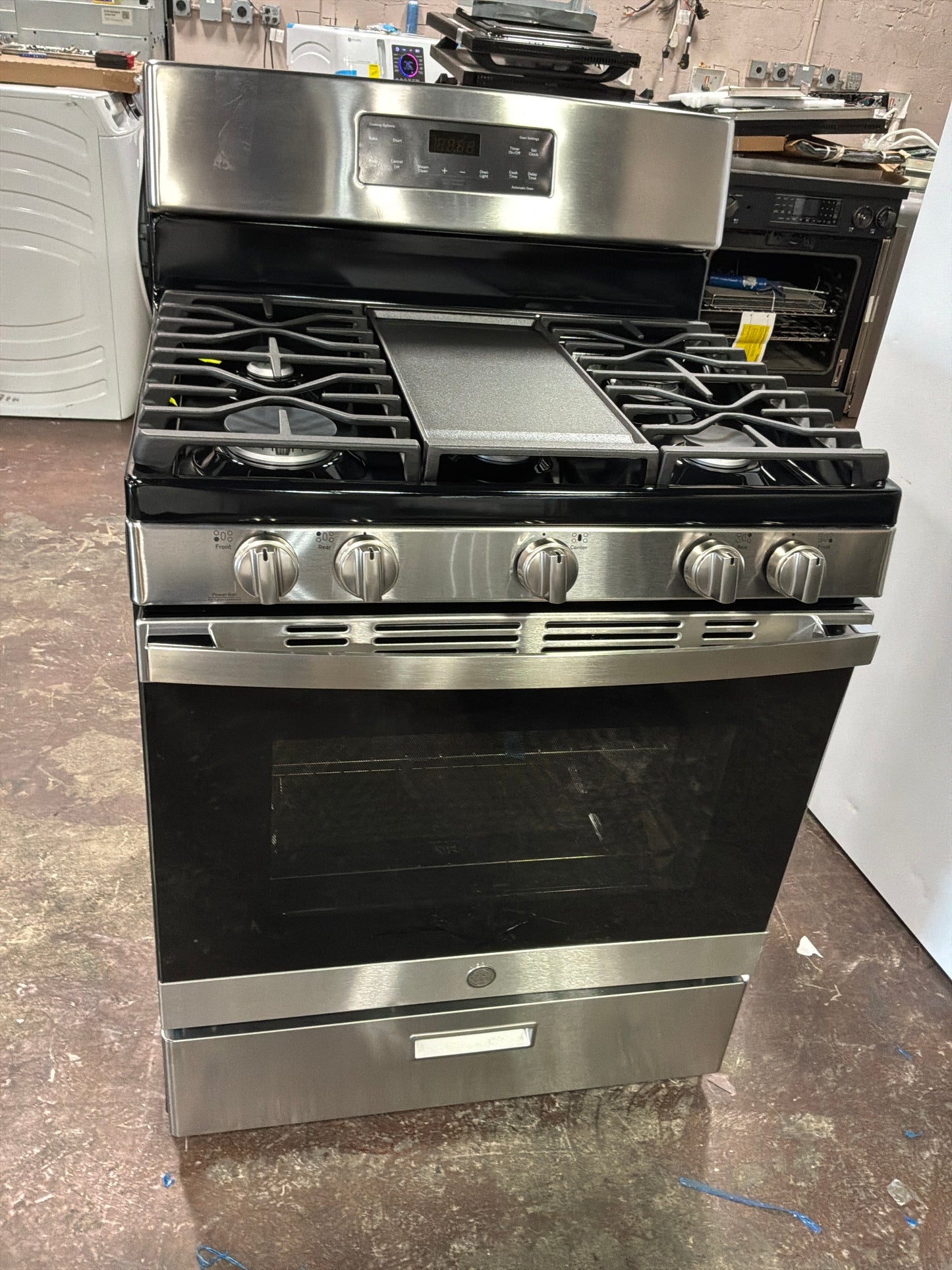 Front view, oven-door closed
