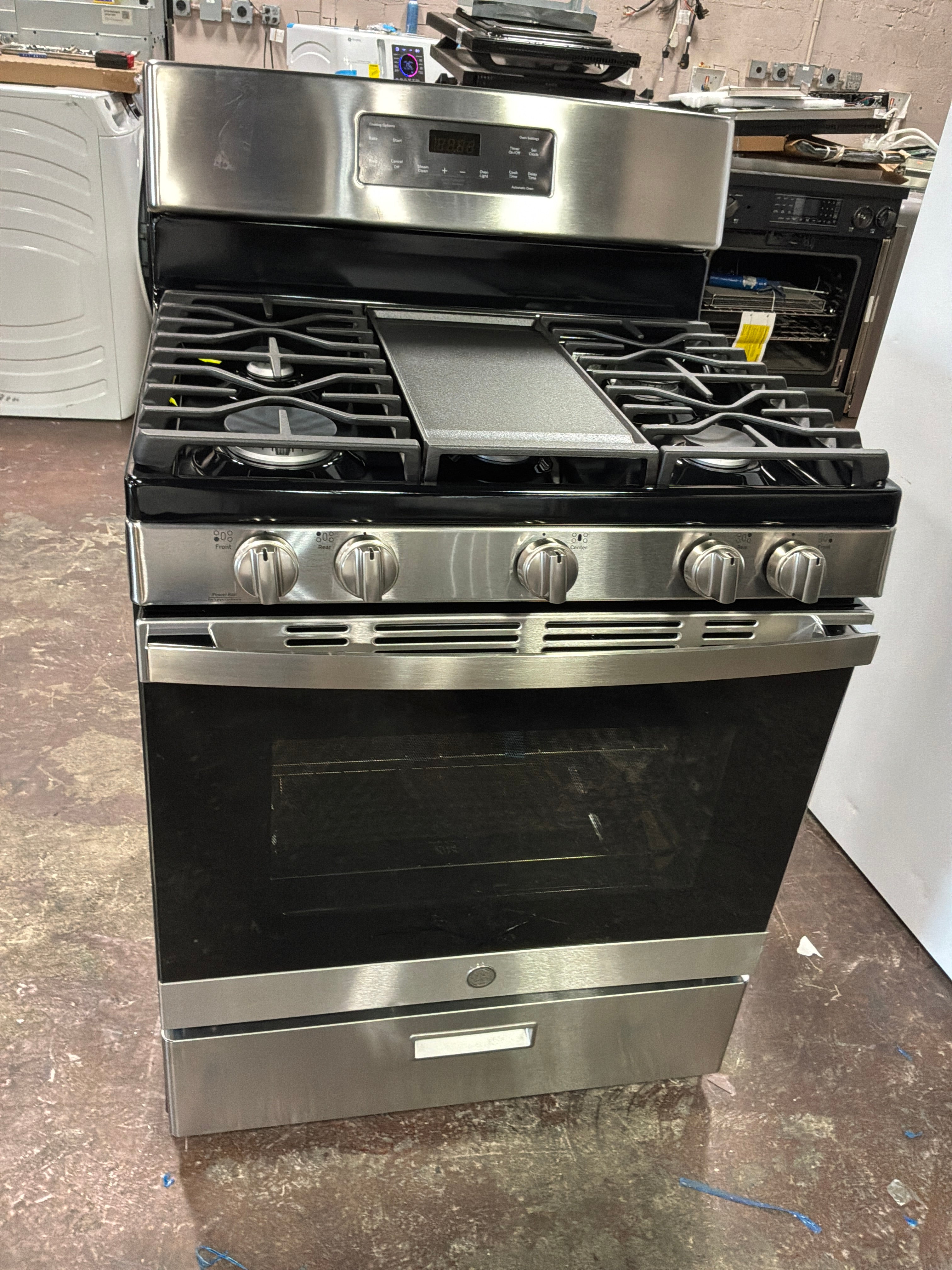 Front view, oven-door closed