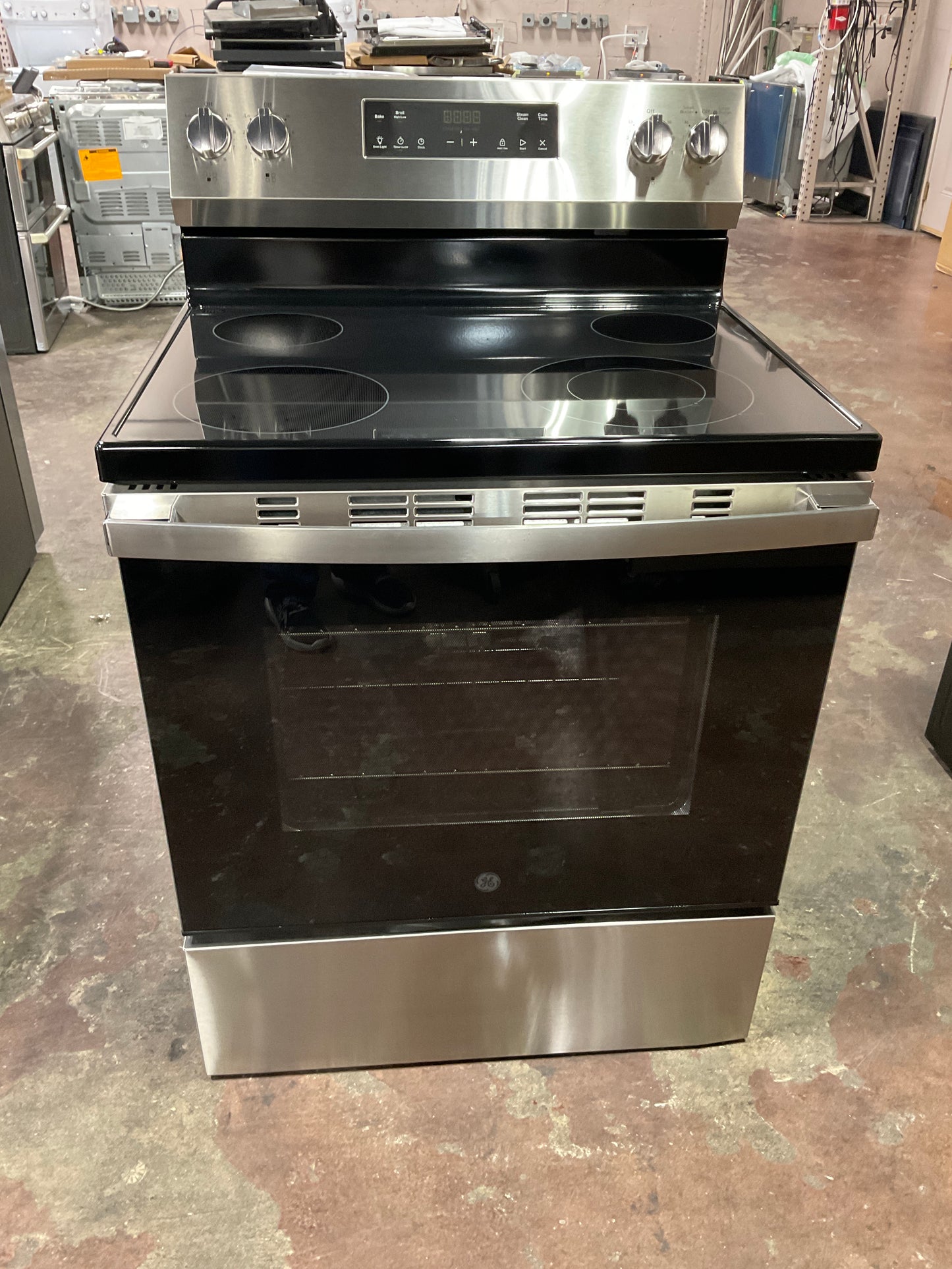 Front view, oven-door closed