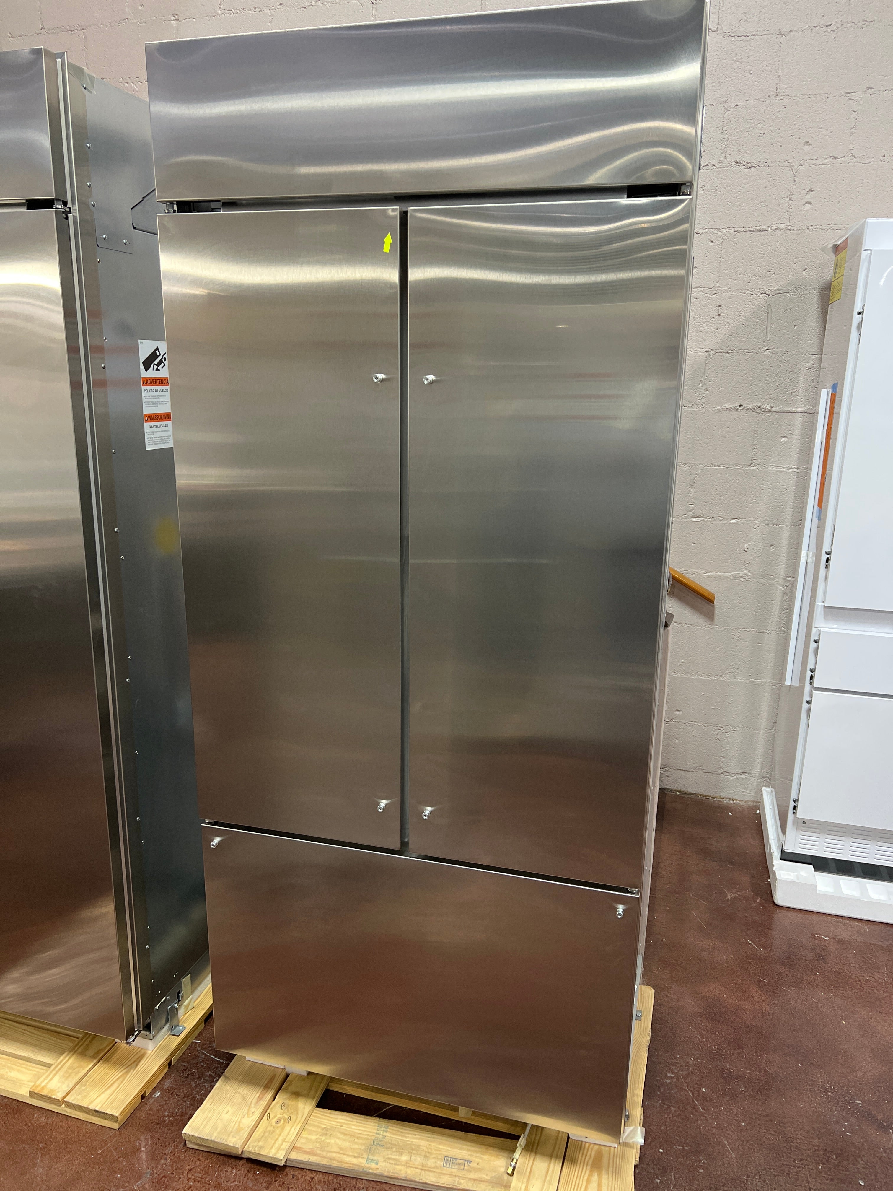 Front view, door closed