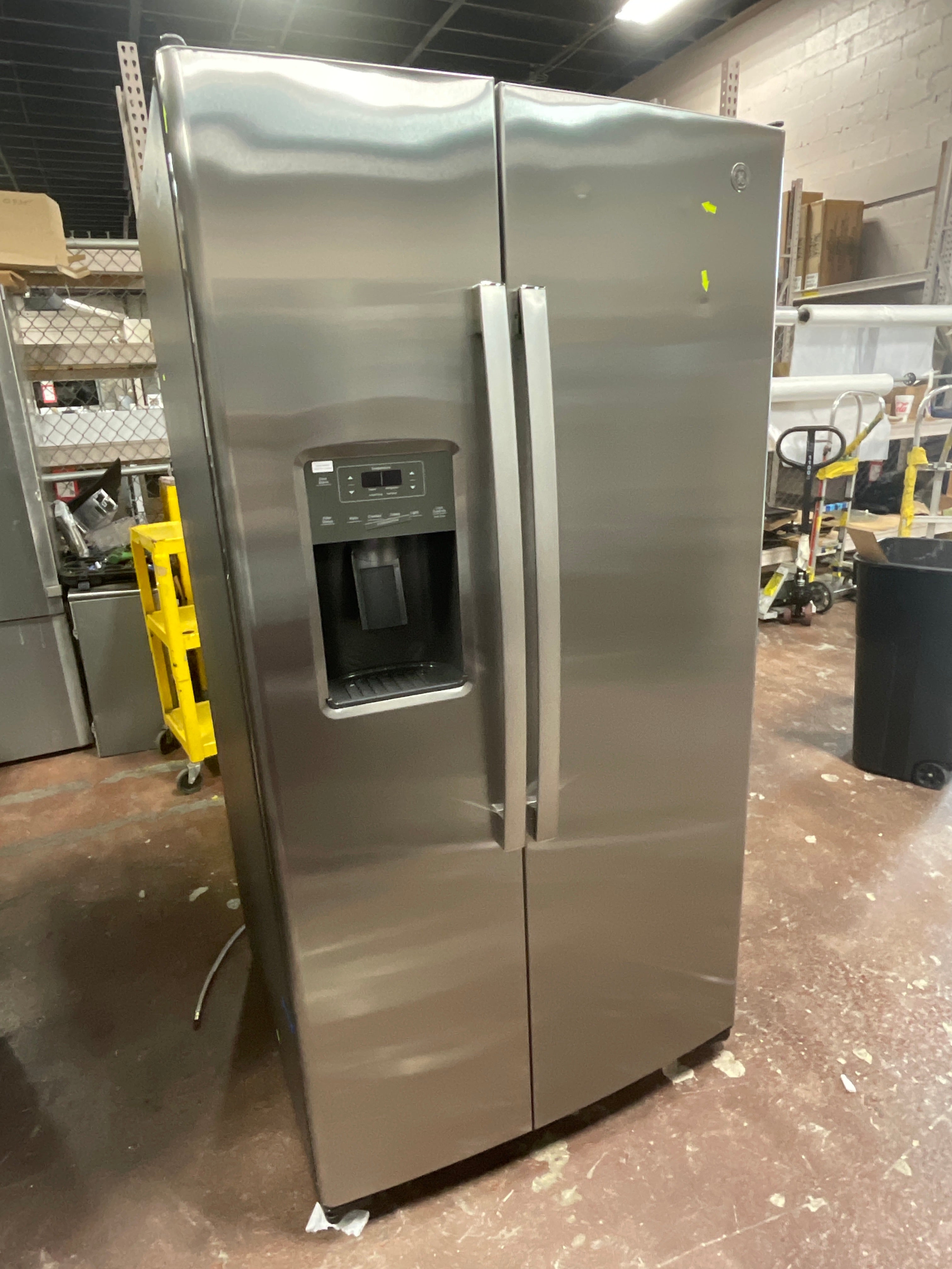 Front view, door closed