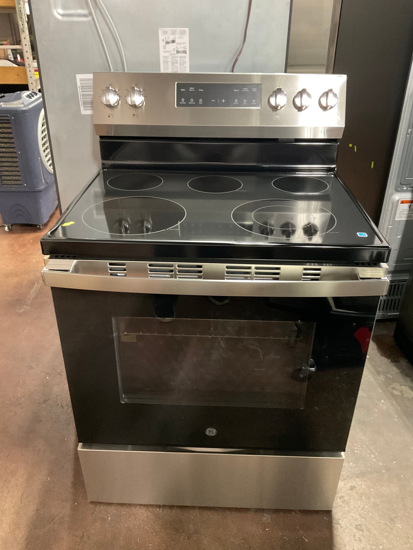 Front view, oven-door closed