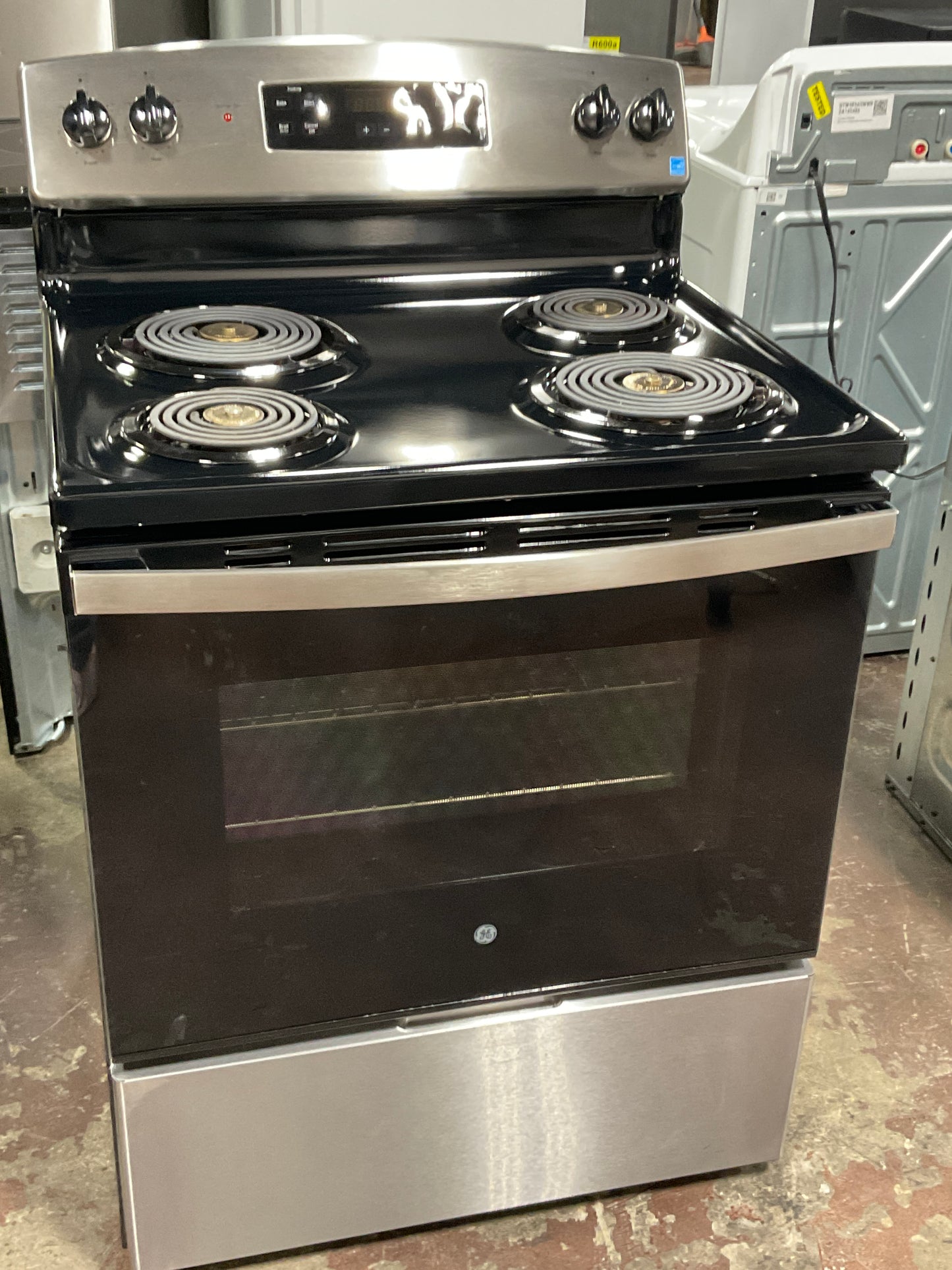 Front view, oven-door closed