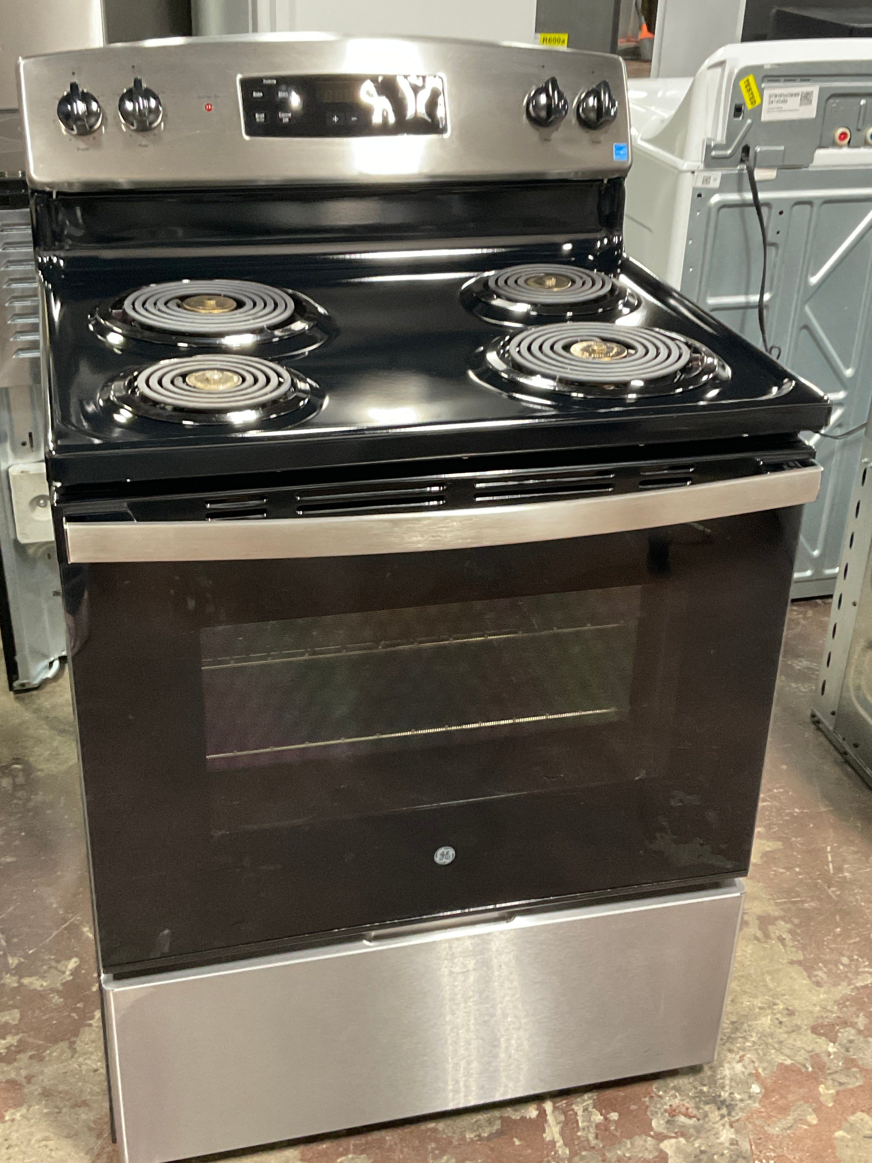 Front view, oven-door closed