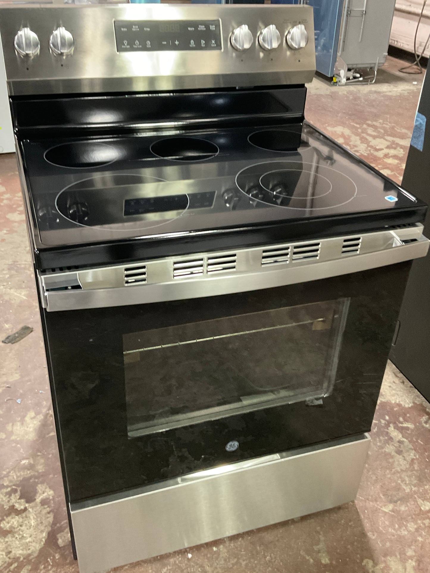 Front view, oven-door closed