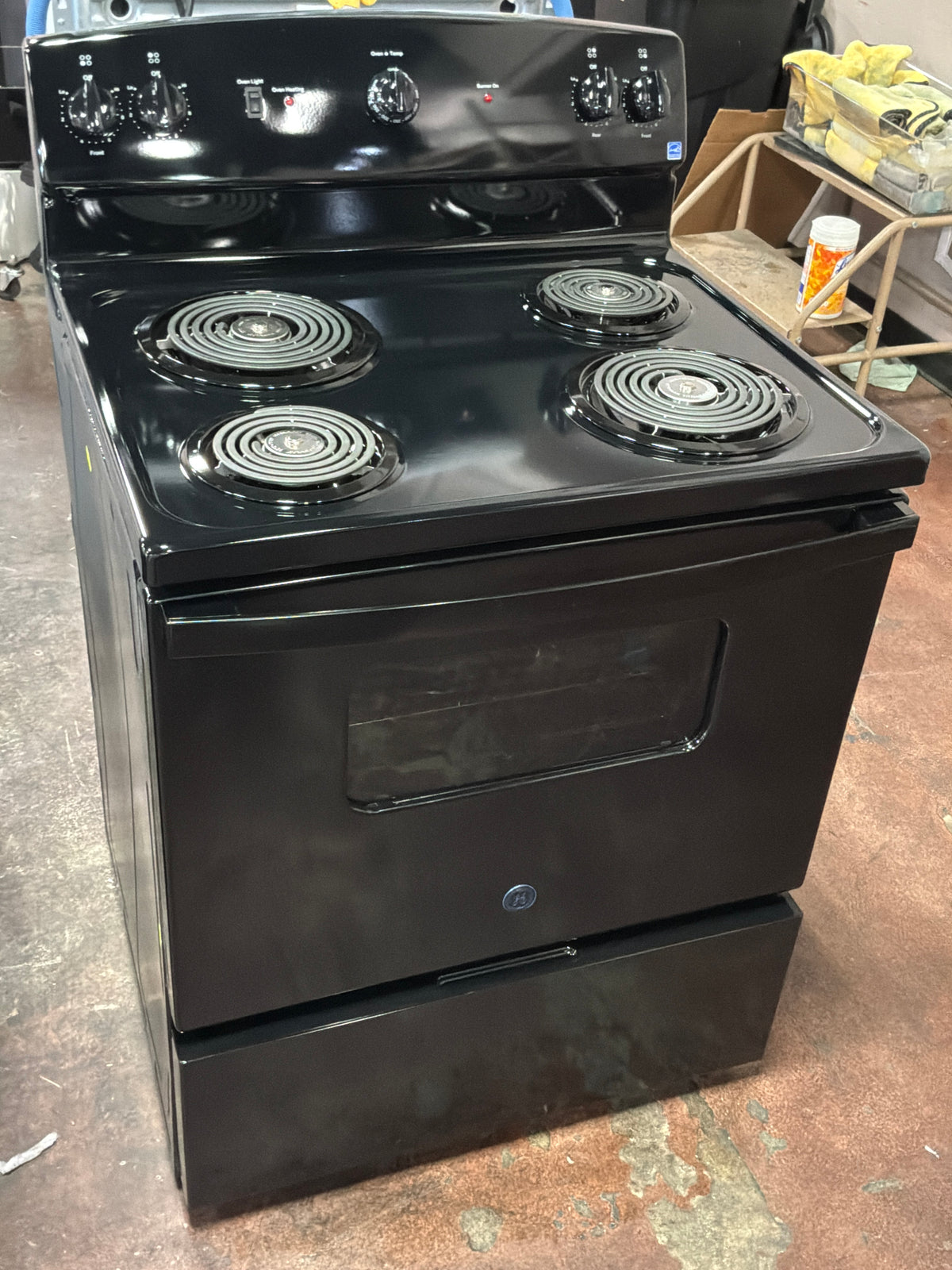 Front view, oven-door closed