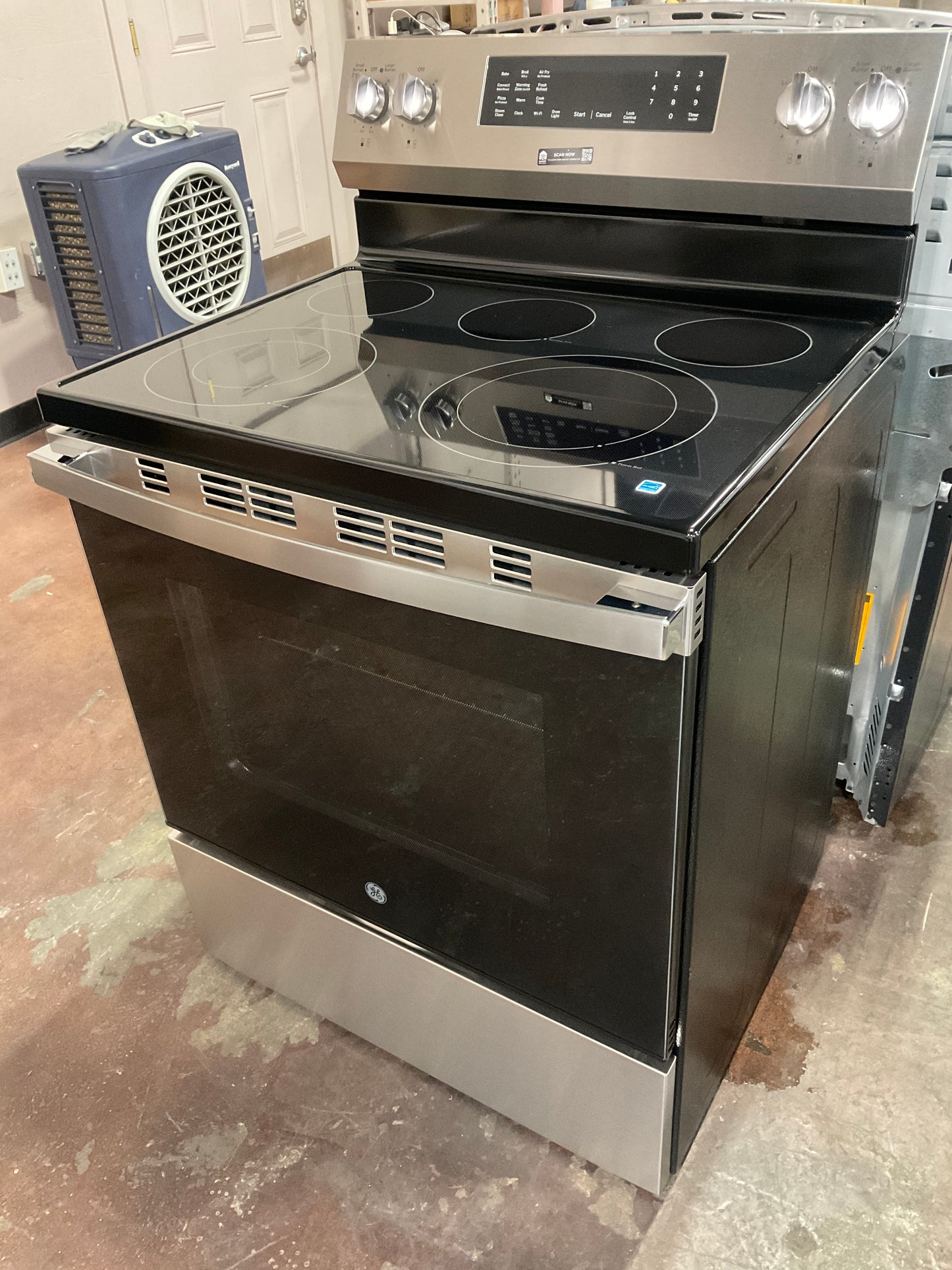 Front view, oven-door closed