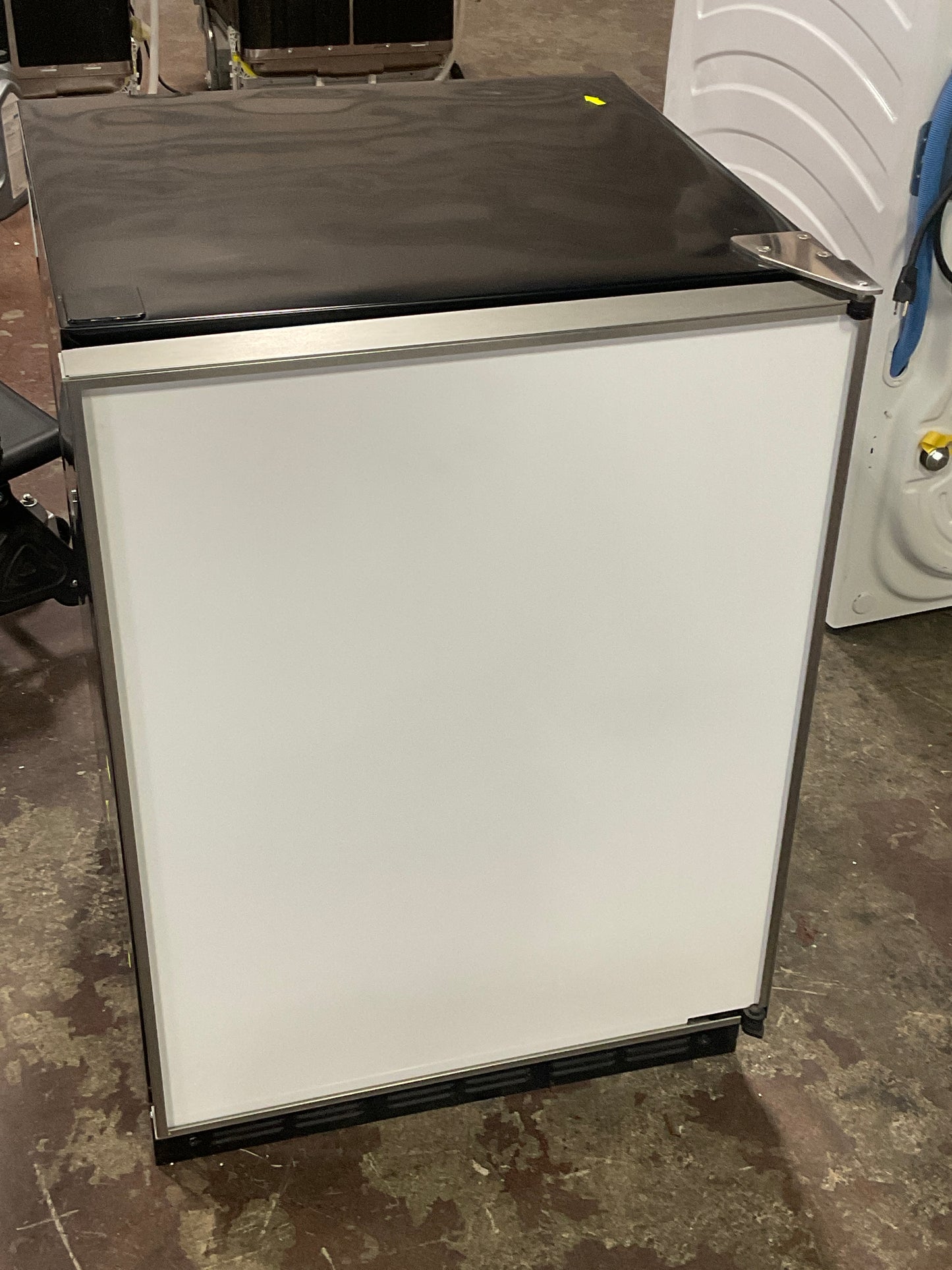 Front view, door closed