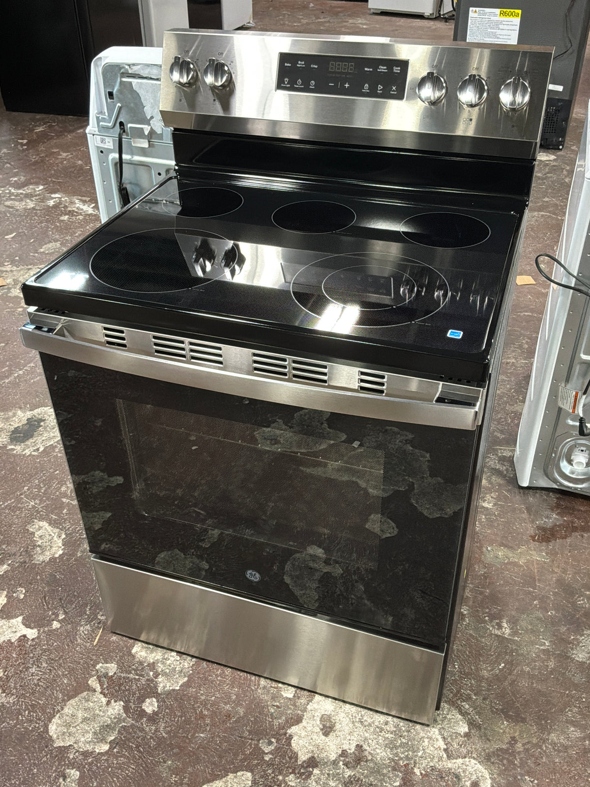 Front view, oven-door closed