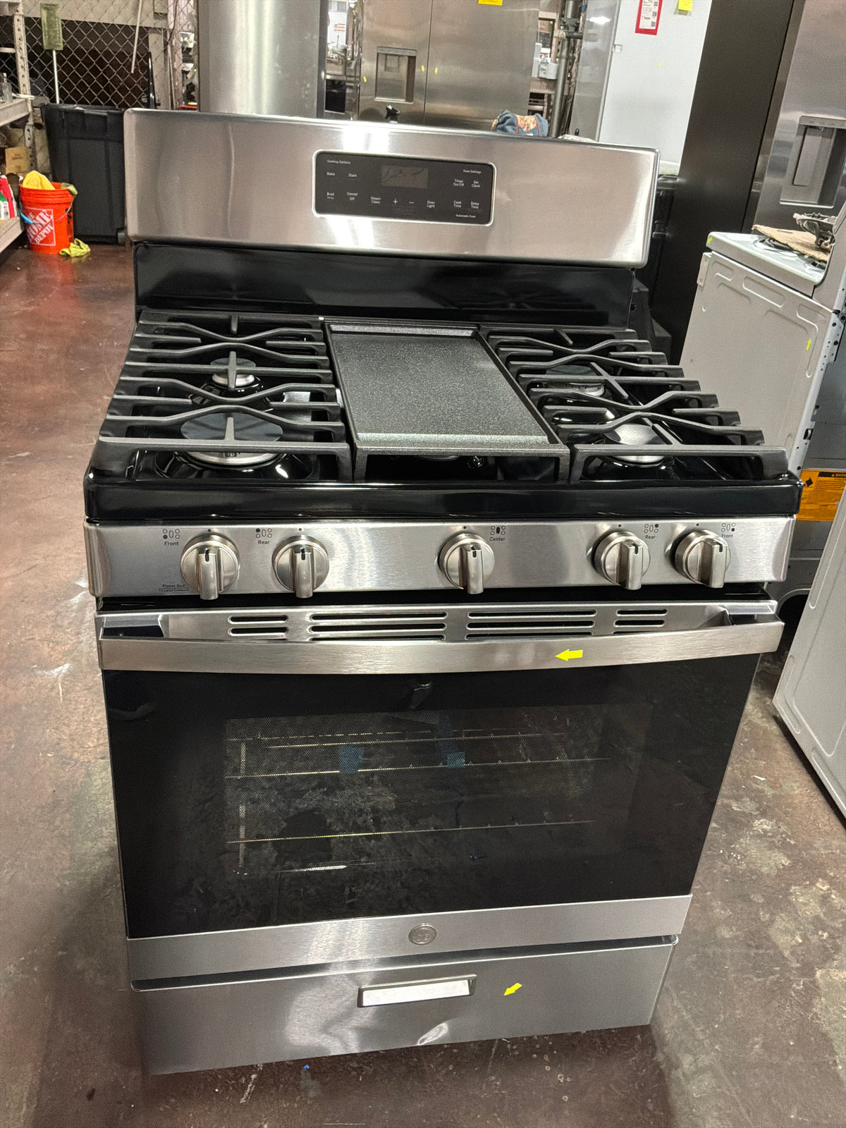 Front view, oven-door closed