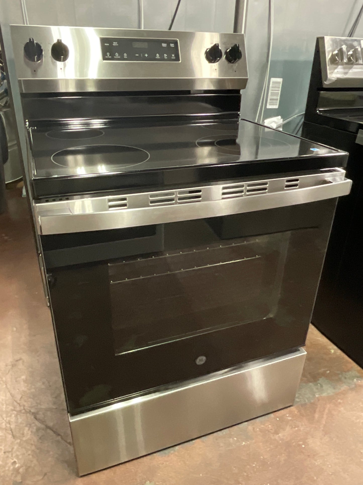 Front view, oven-door closed