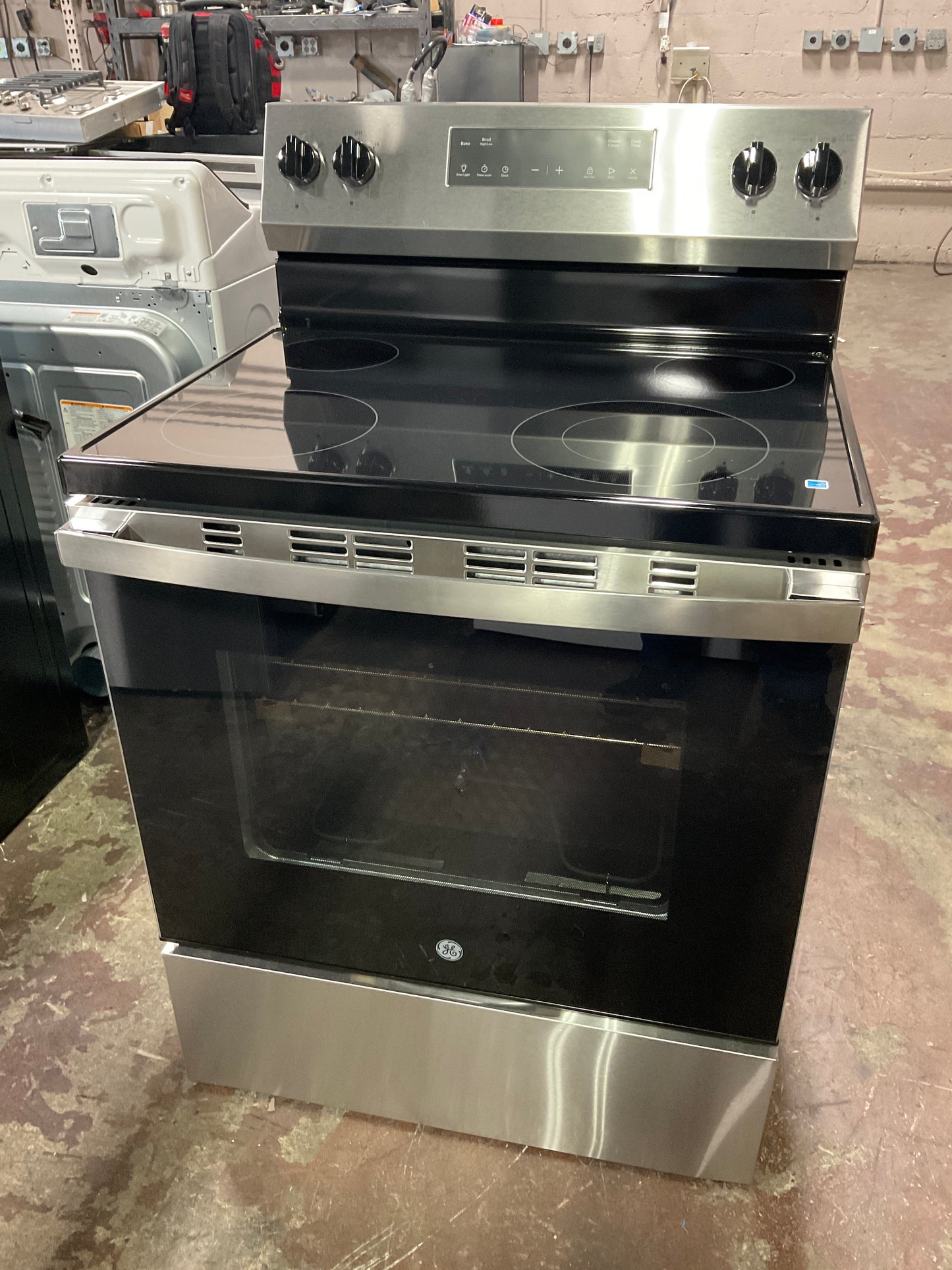 Front view, oven-door closed