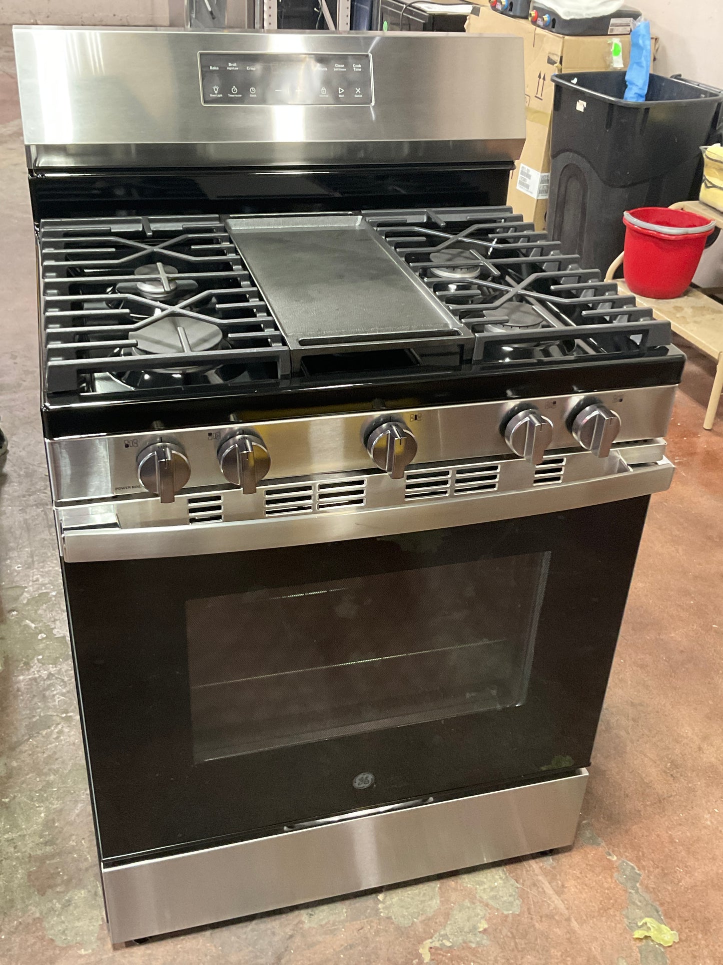 Front view, oven-door closed