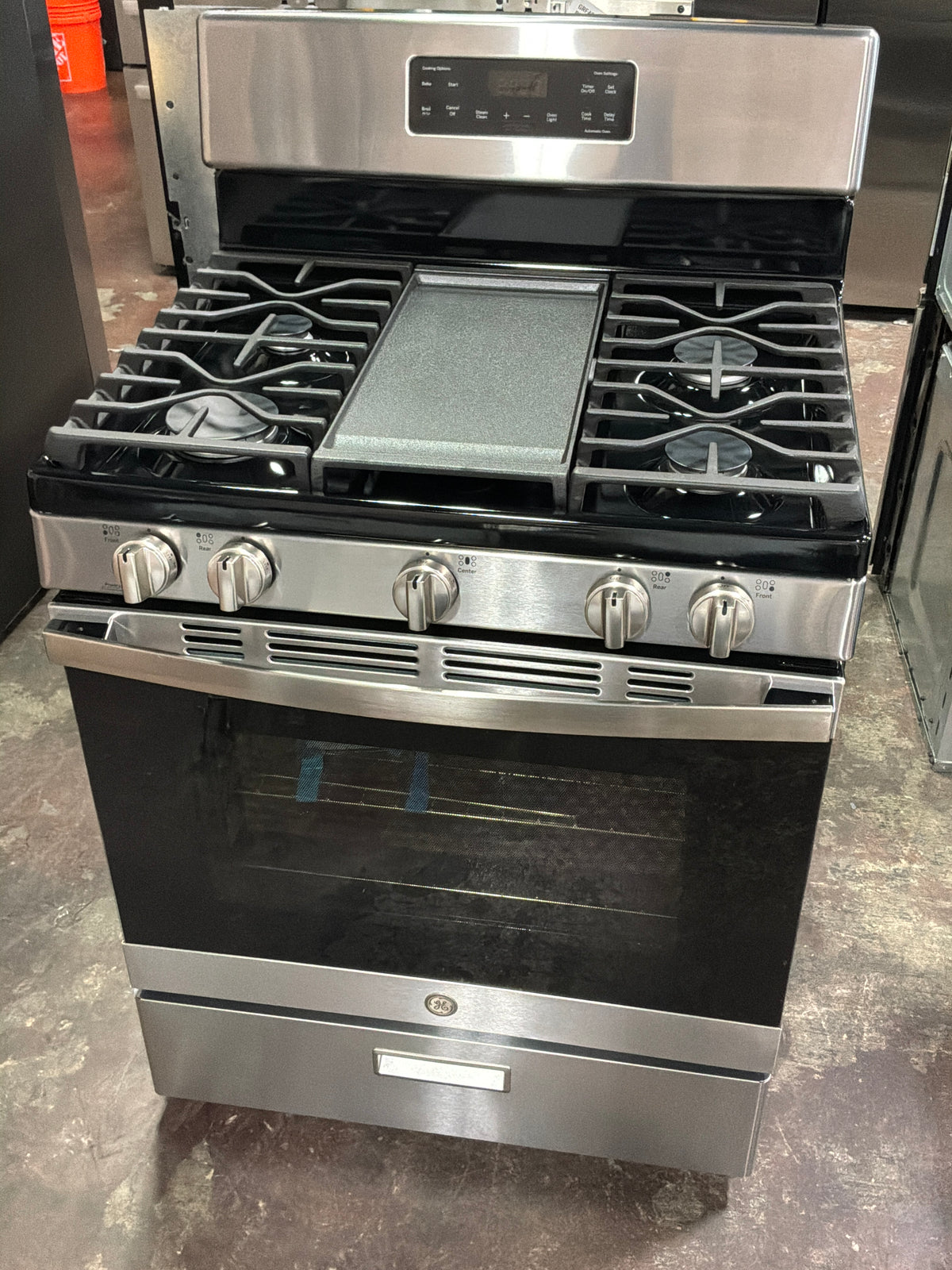 Front view, oven-door closed