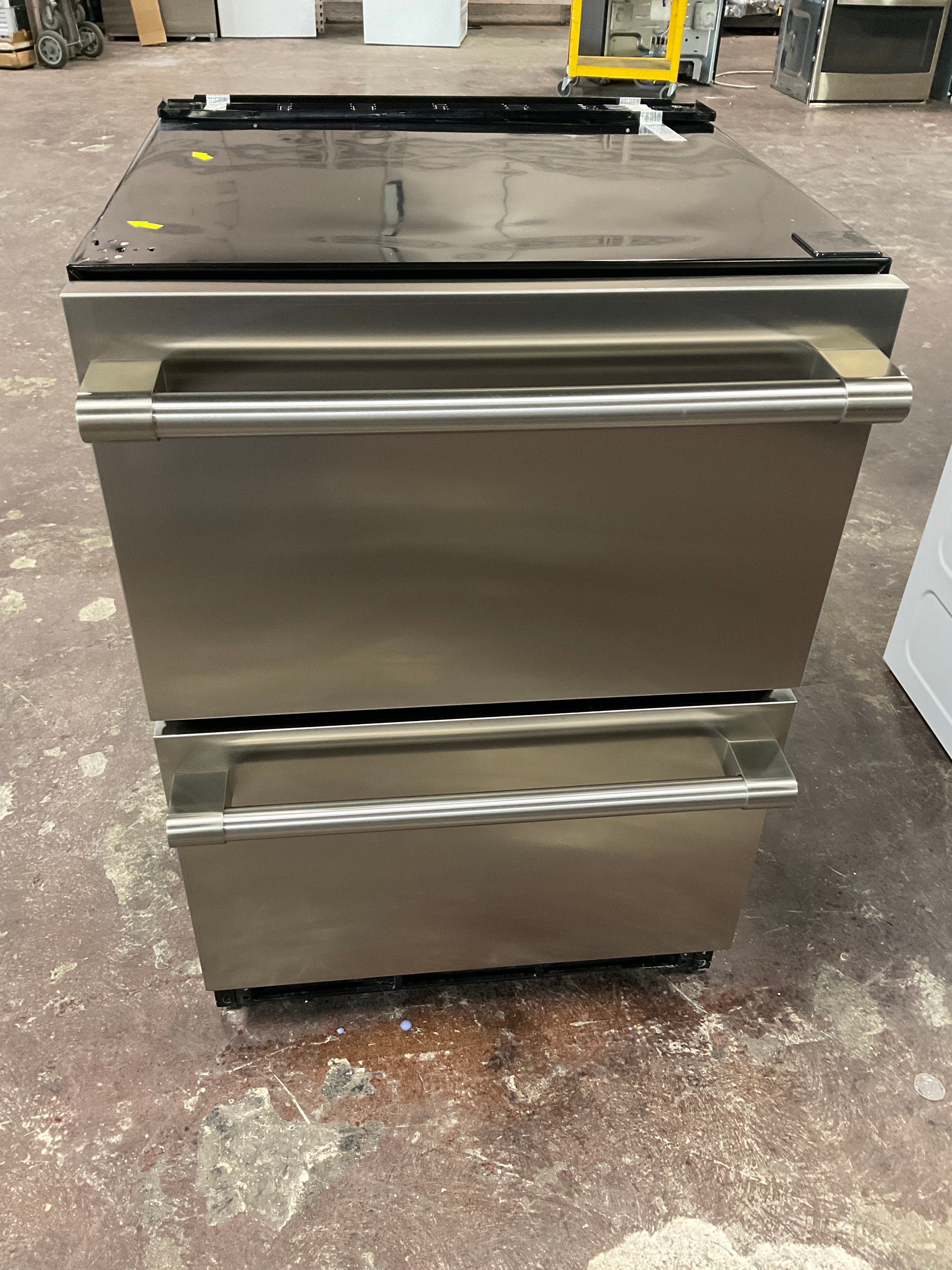 Front view, door closed