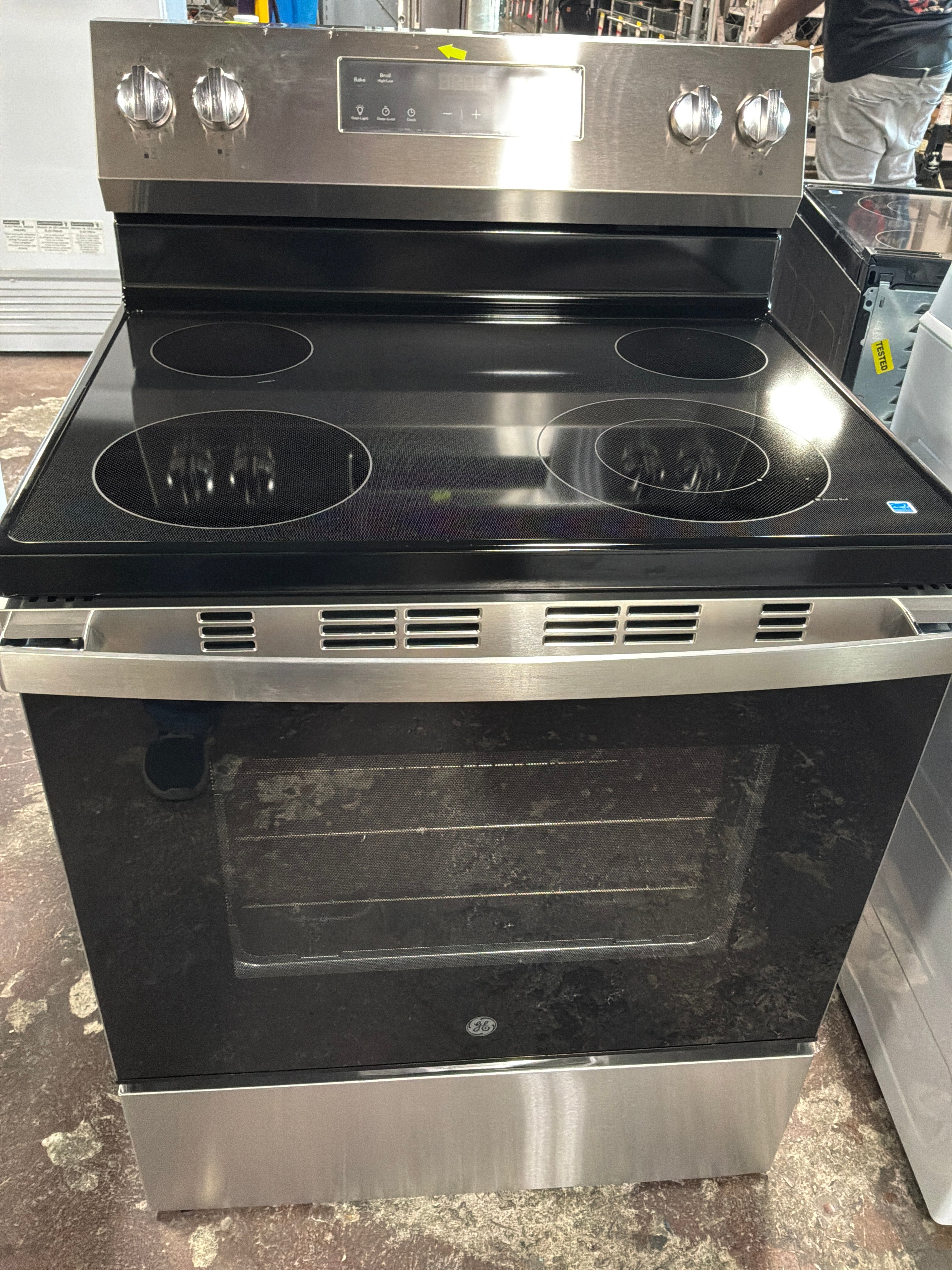 Front view, oven-door closed