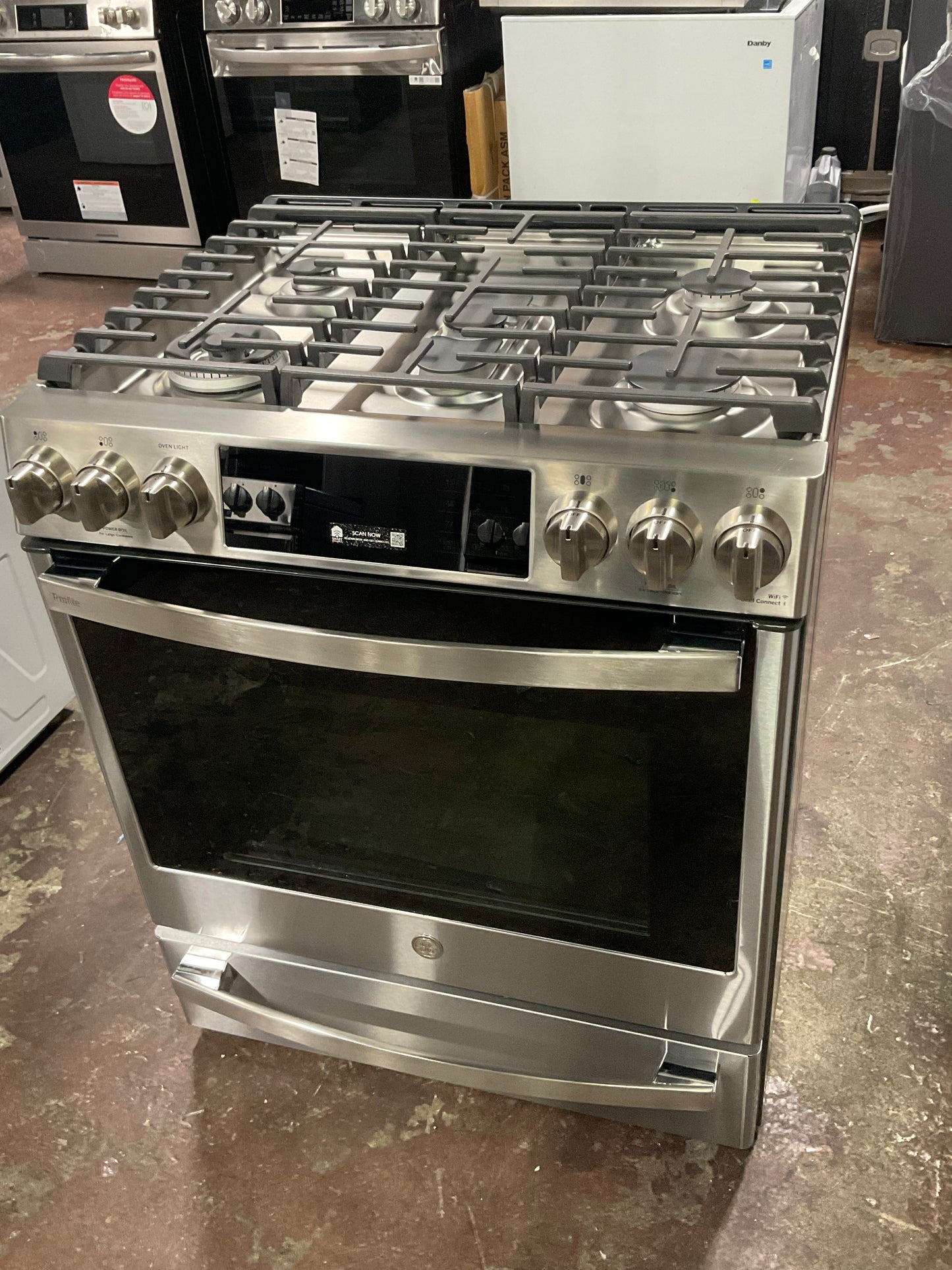 Front view, oven-door closed