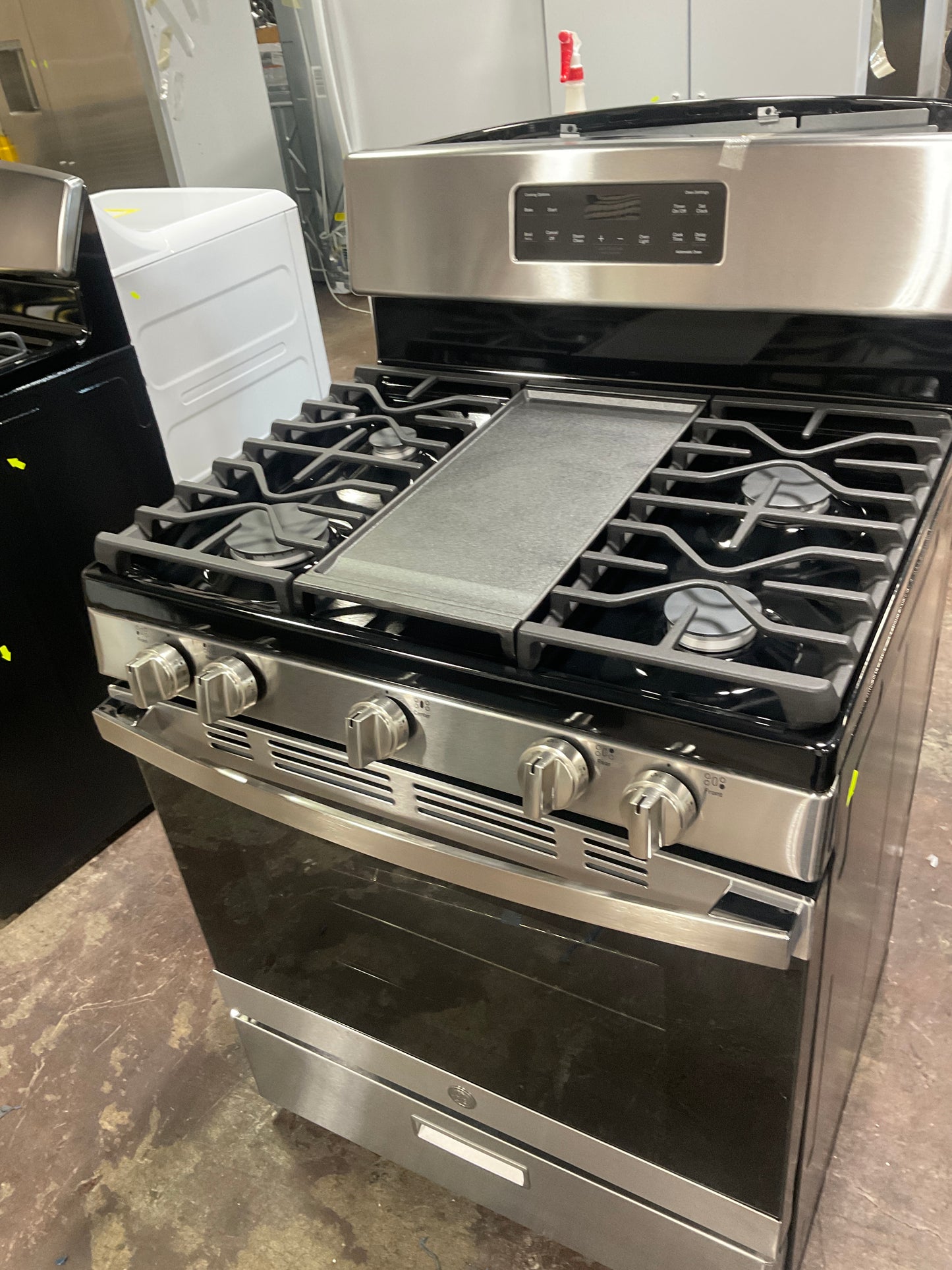 Front view, oven-door closed