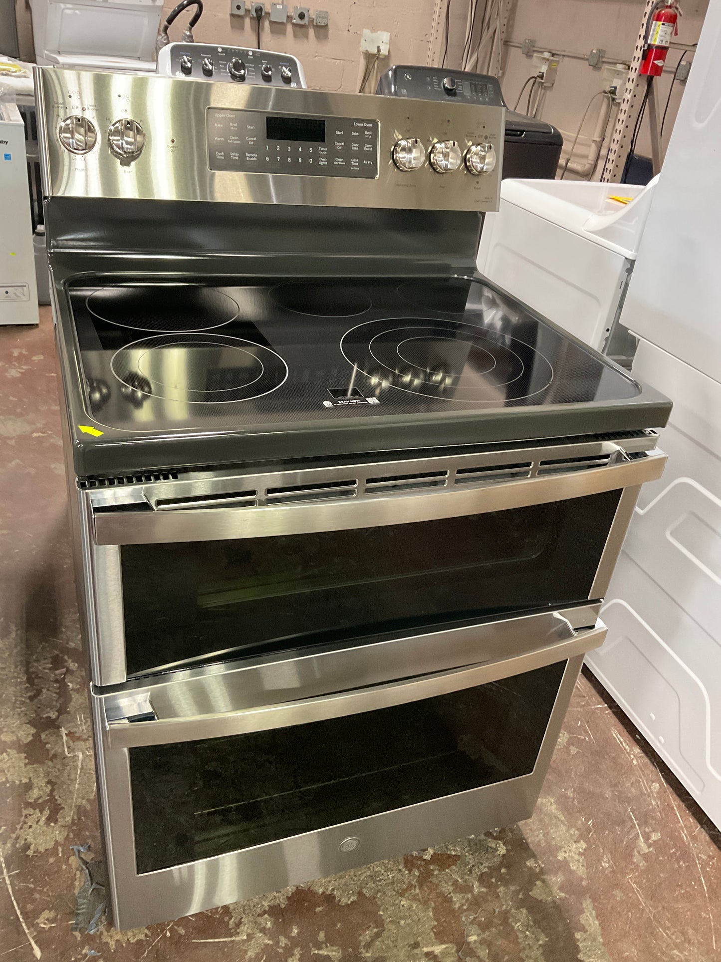 Front view, oven-door closed