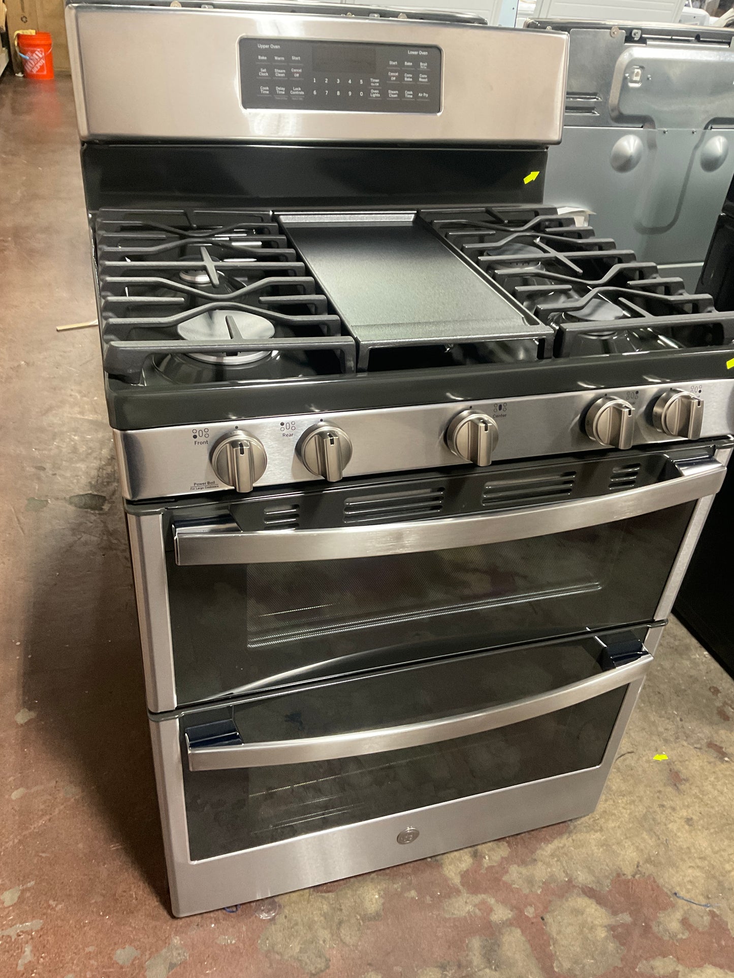 Front view, oven-door closed