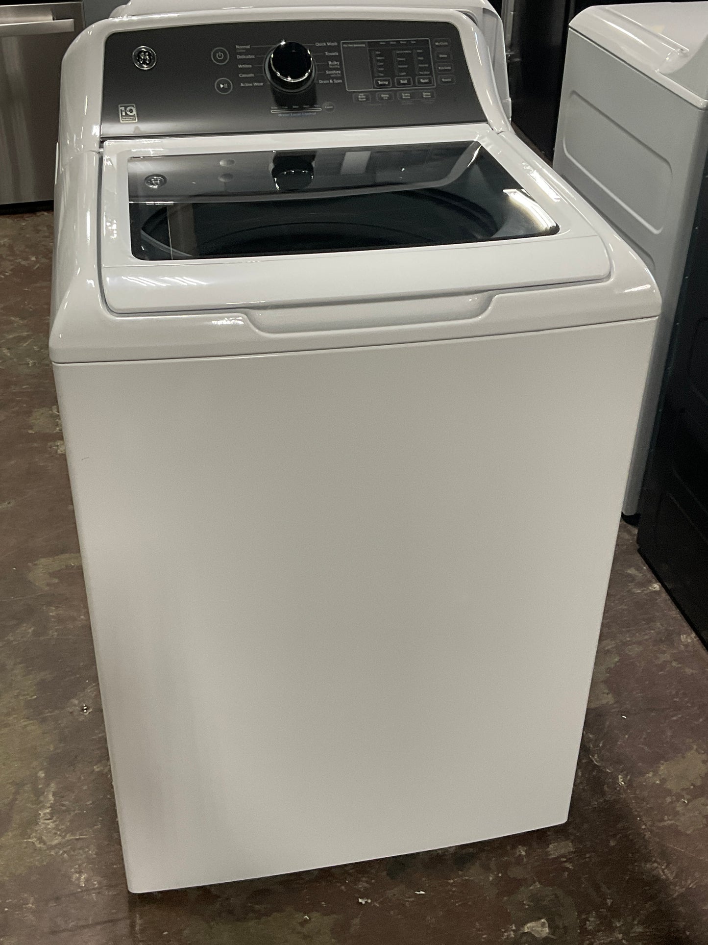 Front view, door closed