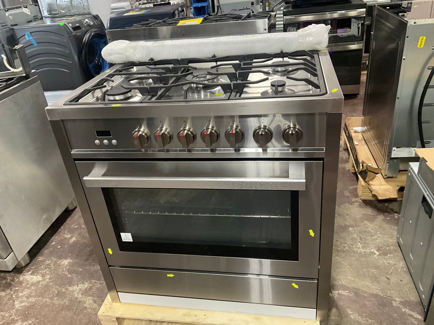 Front view, oven-door closed