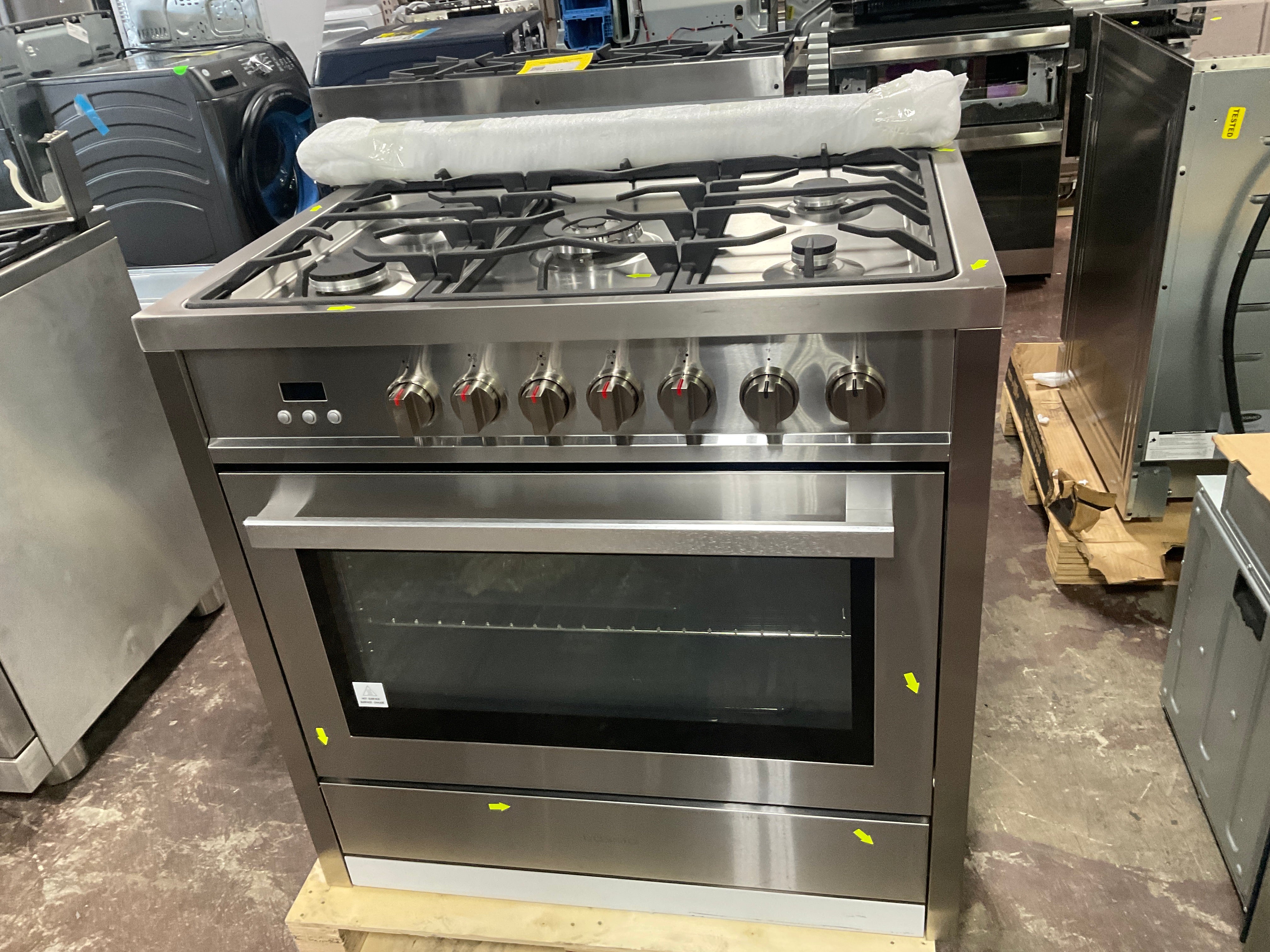 Front view, oven-door closed