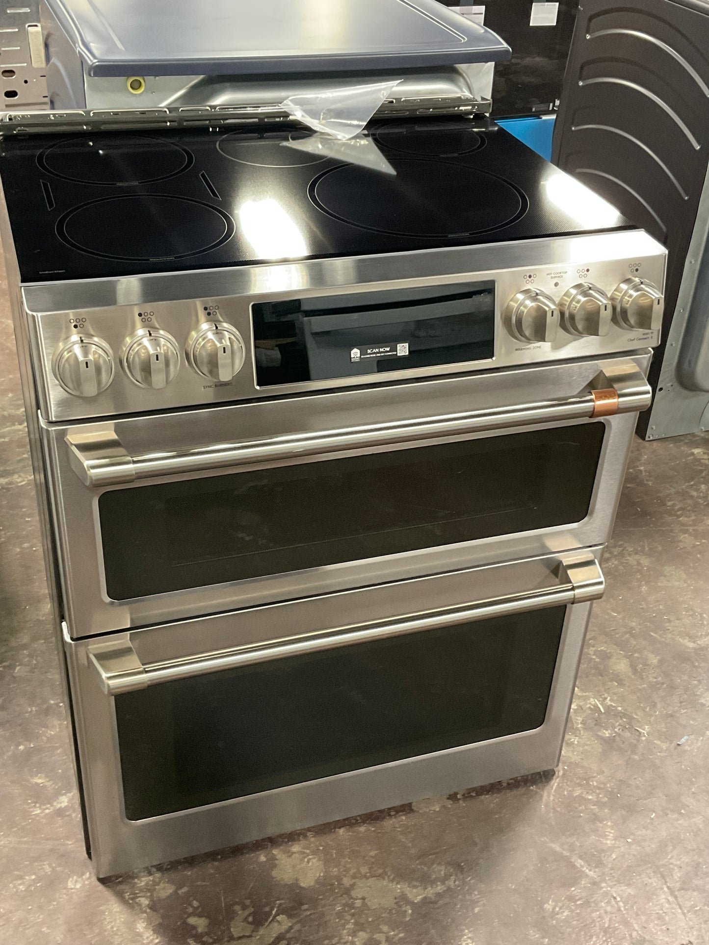 Front view, oven-door closed