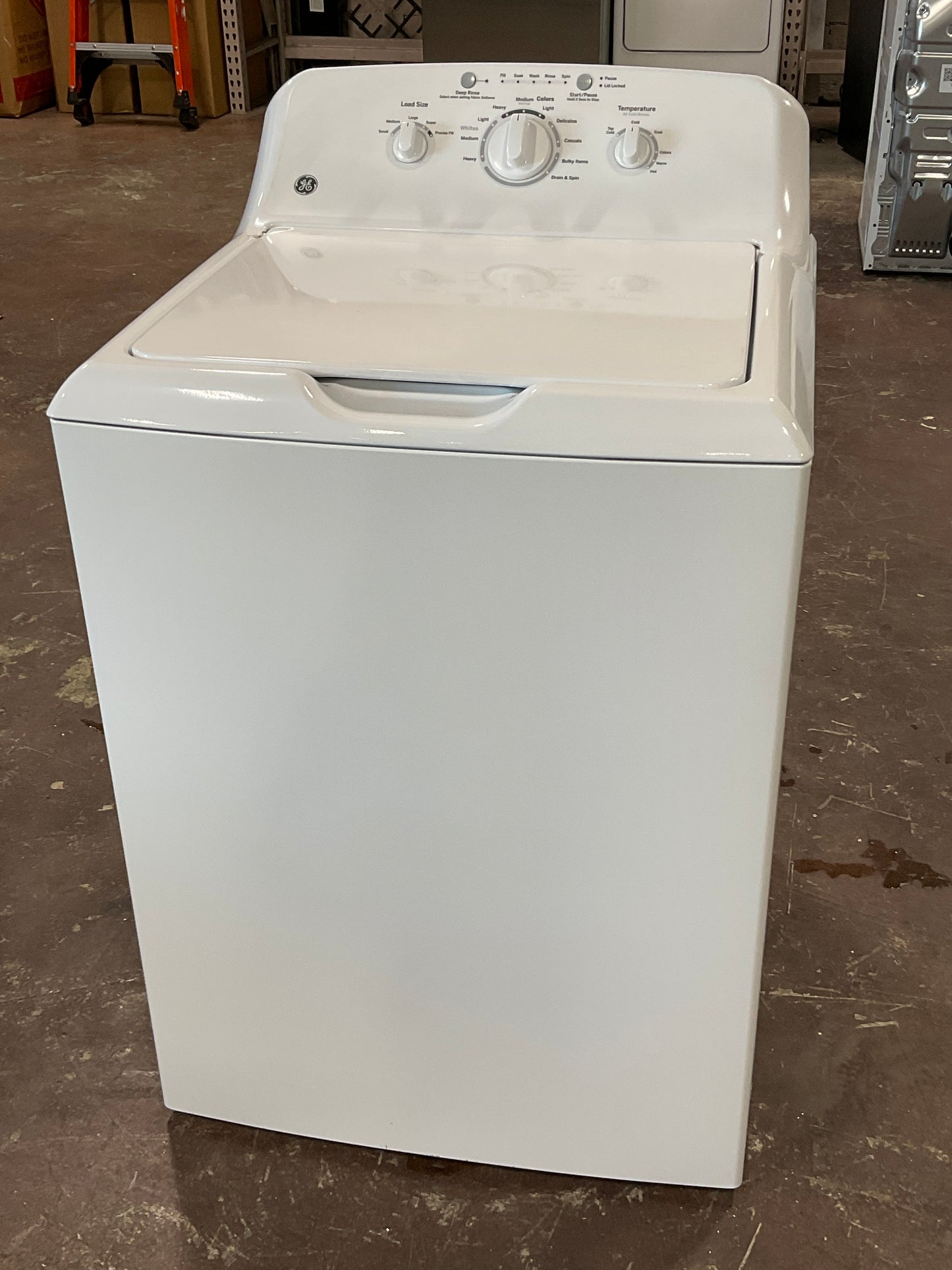 Front view, door closed