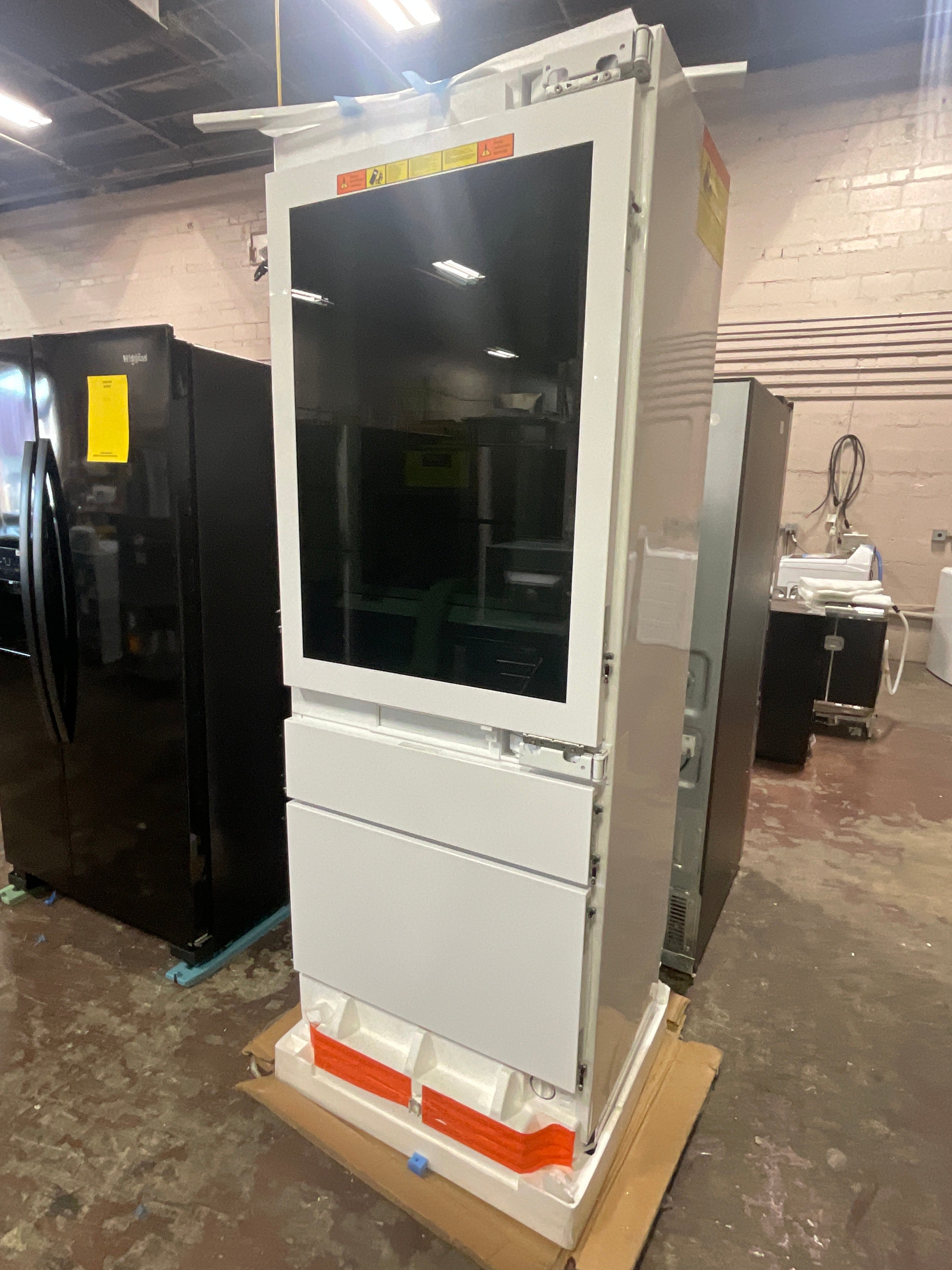 Front view, door closed