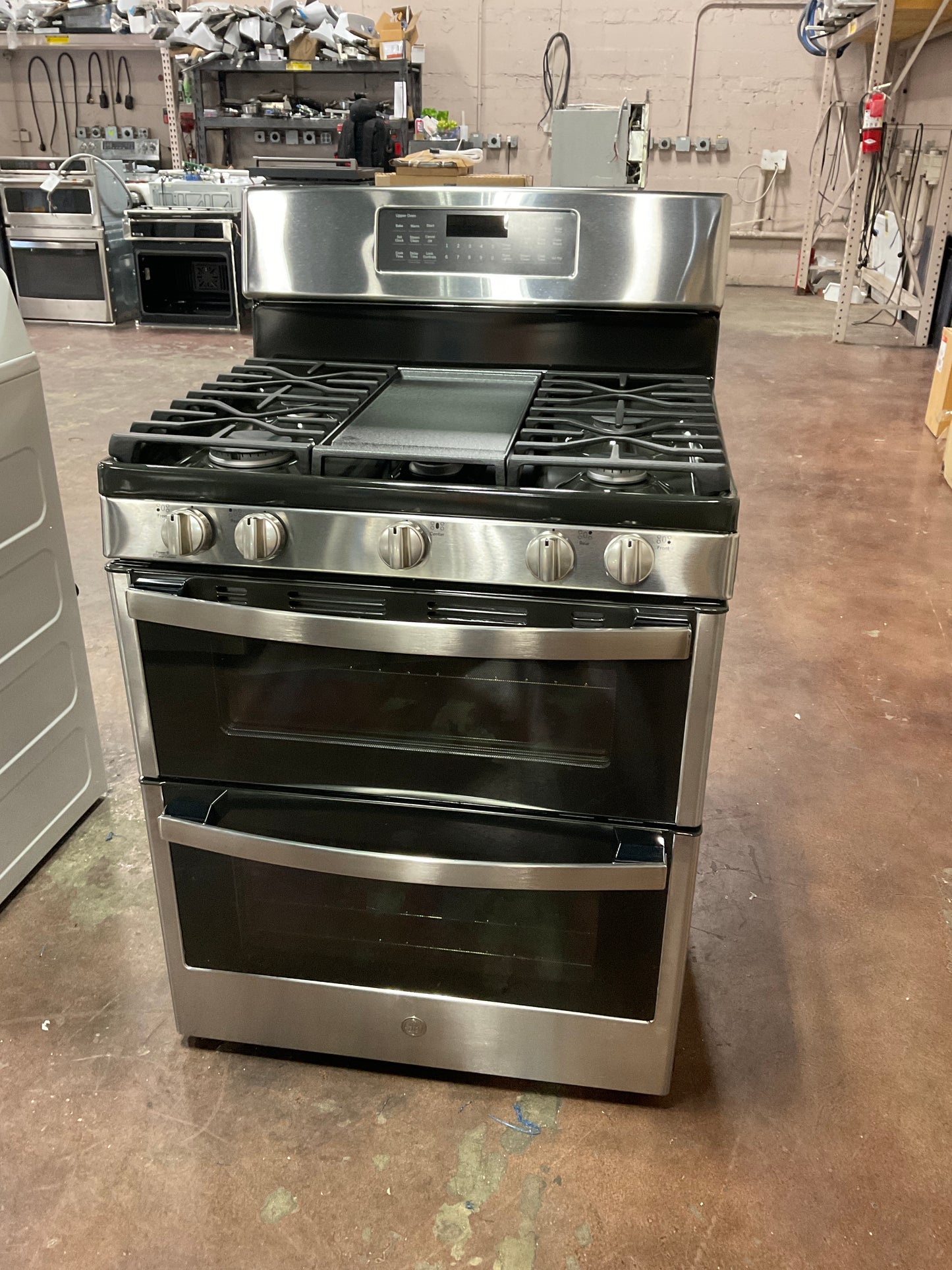 Front view, oven-door closed