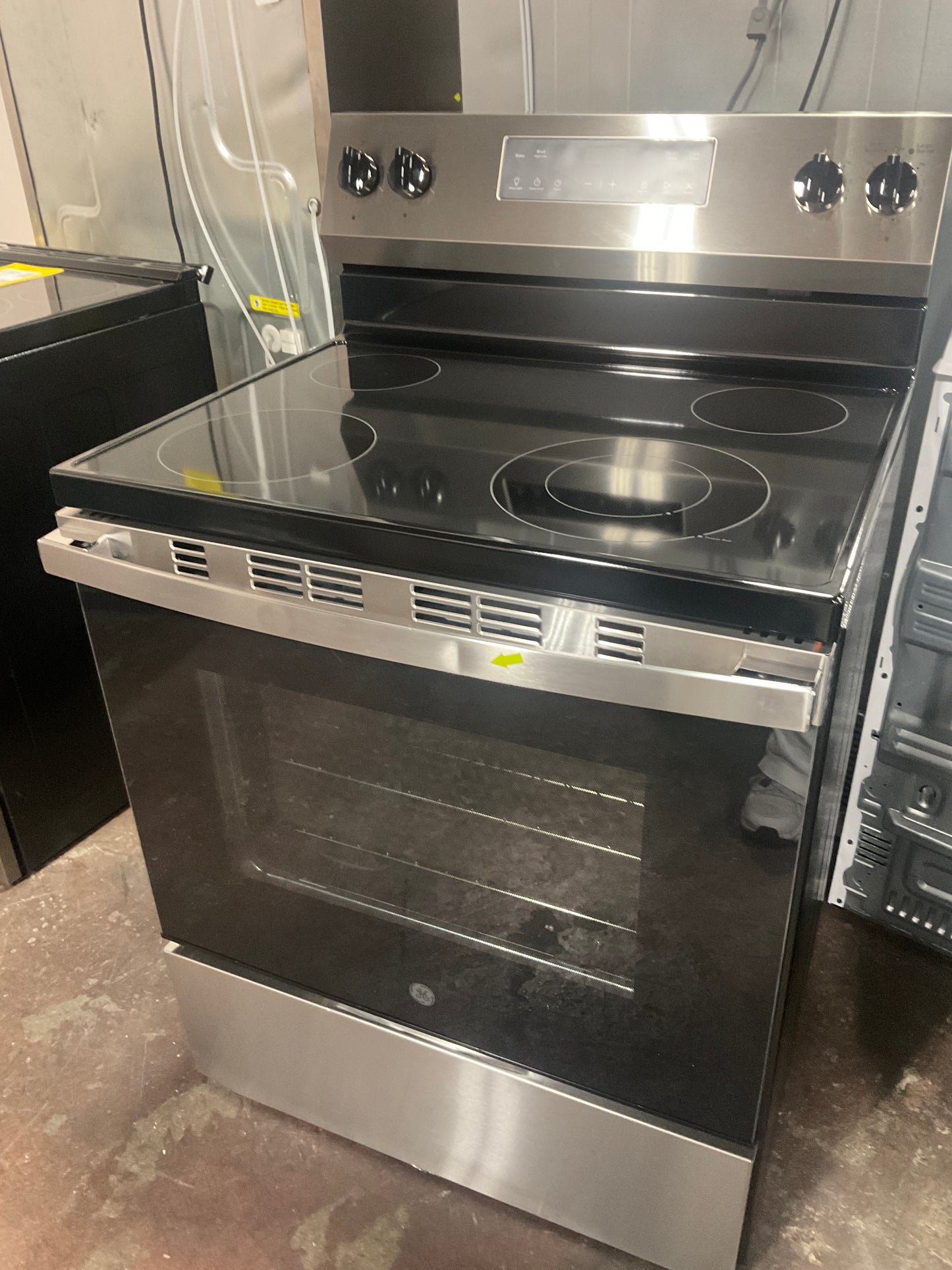 Front view, oven-door closed