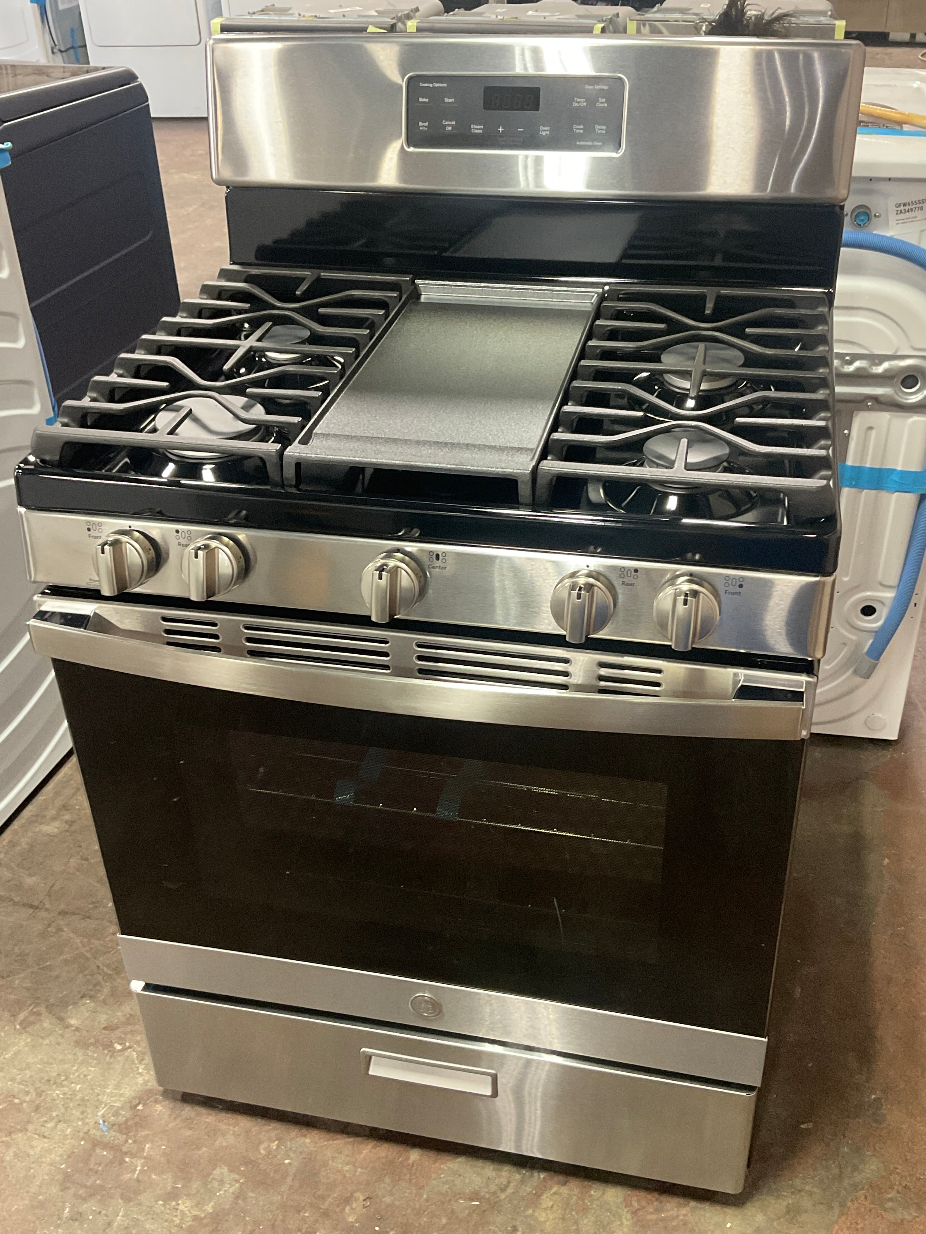 Front view, oven-door closed