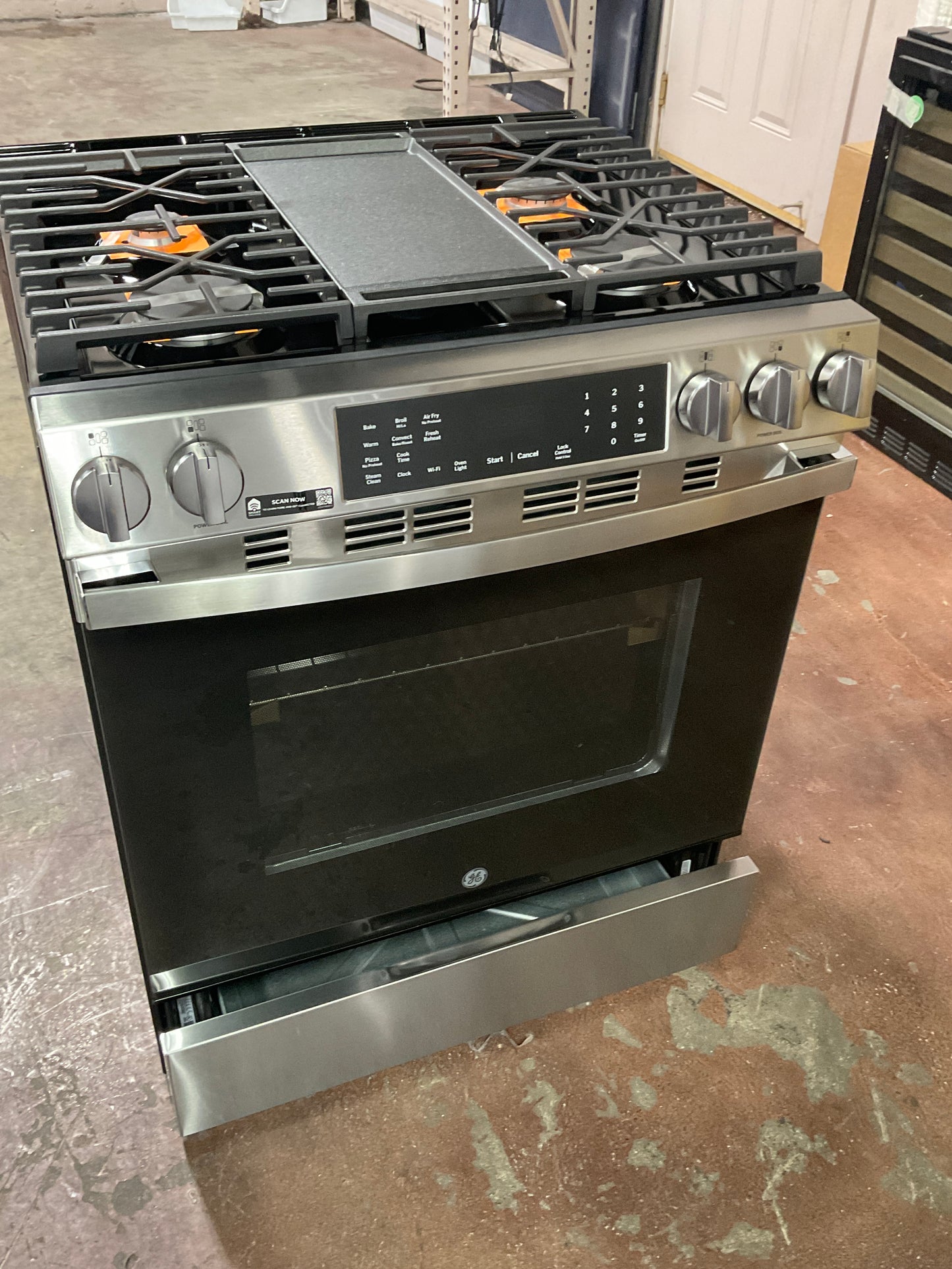 Front view, oven-door closed