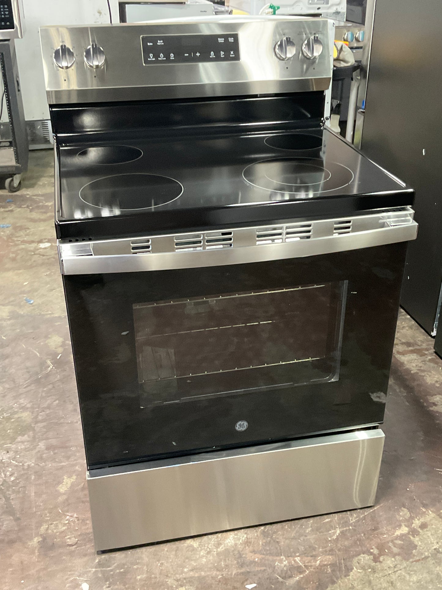 Front view, oven-door closed