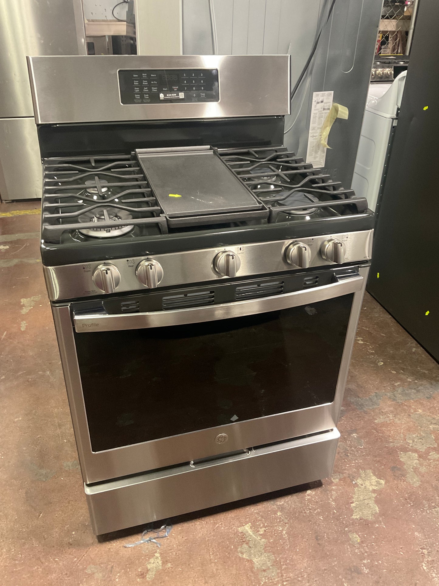 Front view, oven-door closed