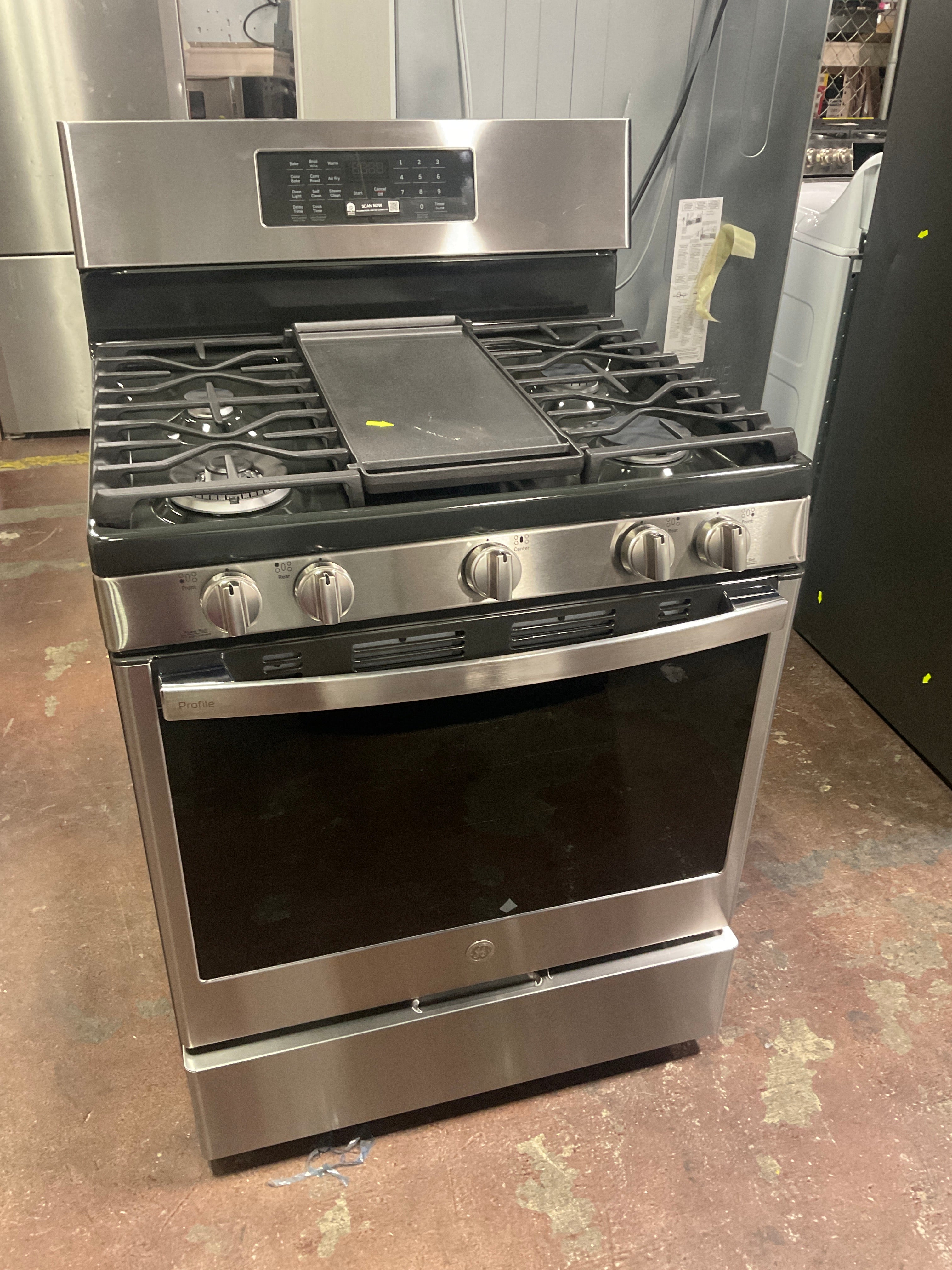 Front view, oven-door closed