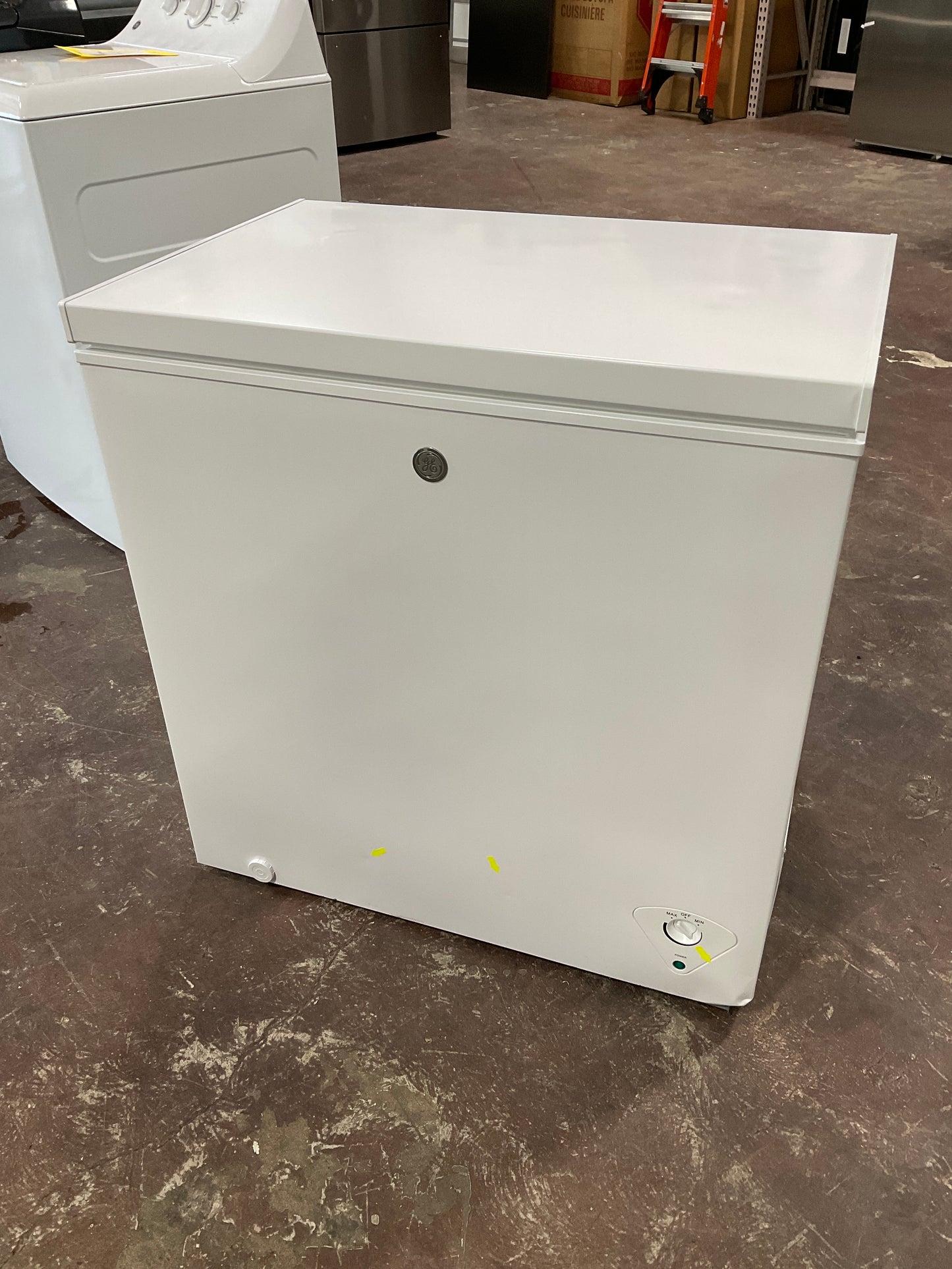 Front view, door closed