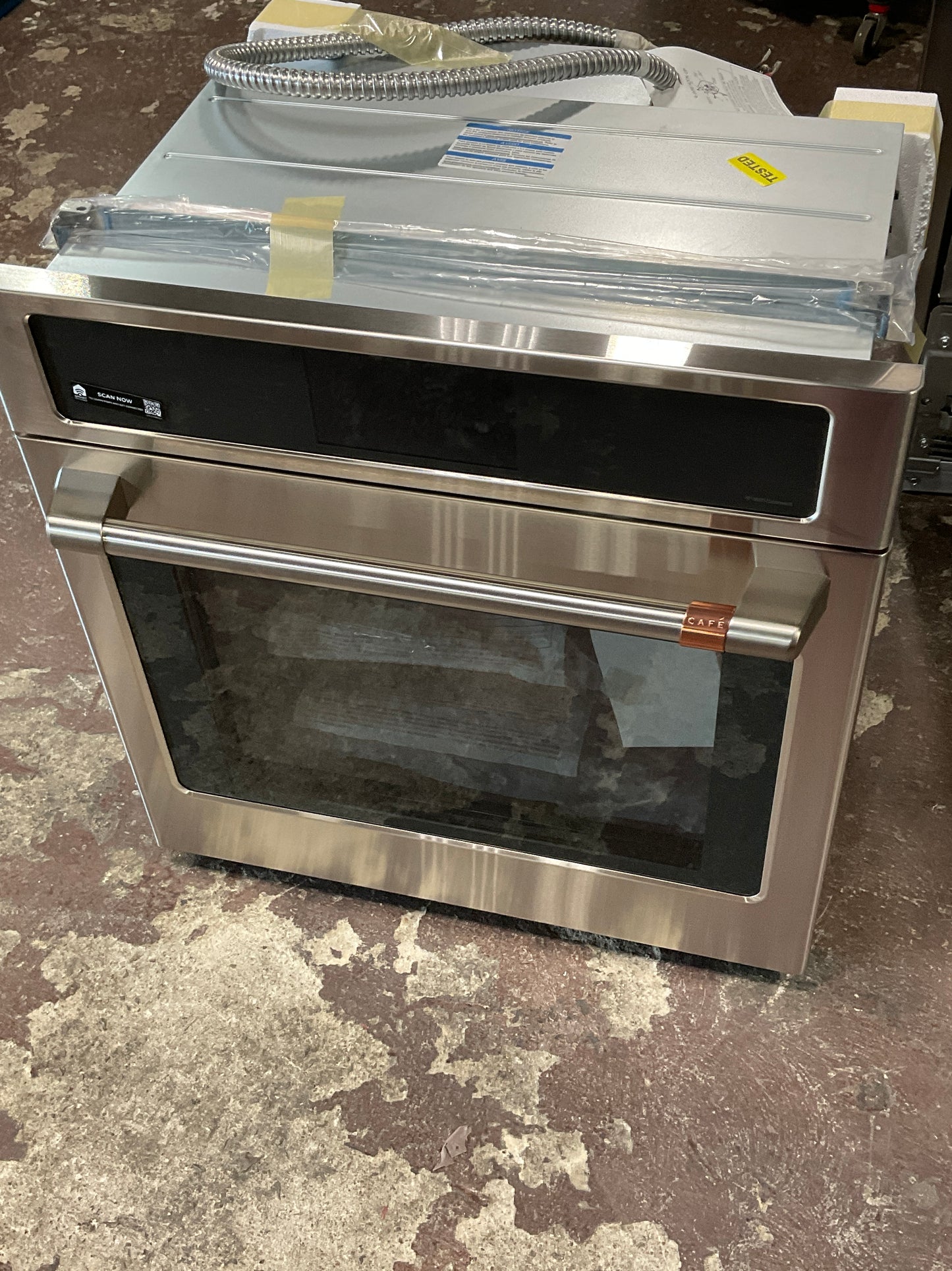 Front view, door closed