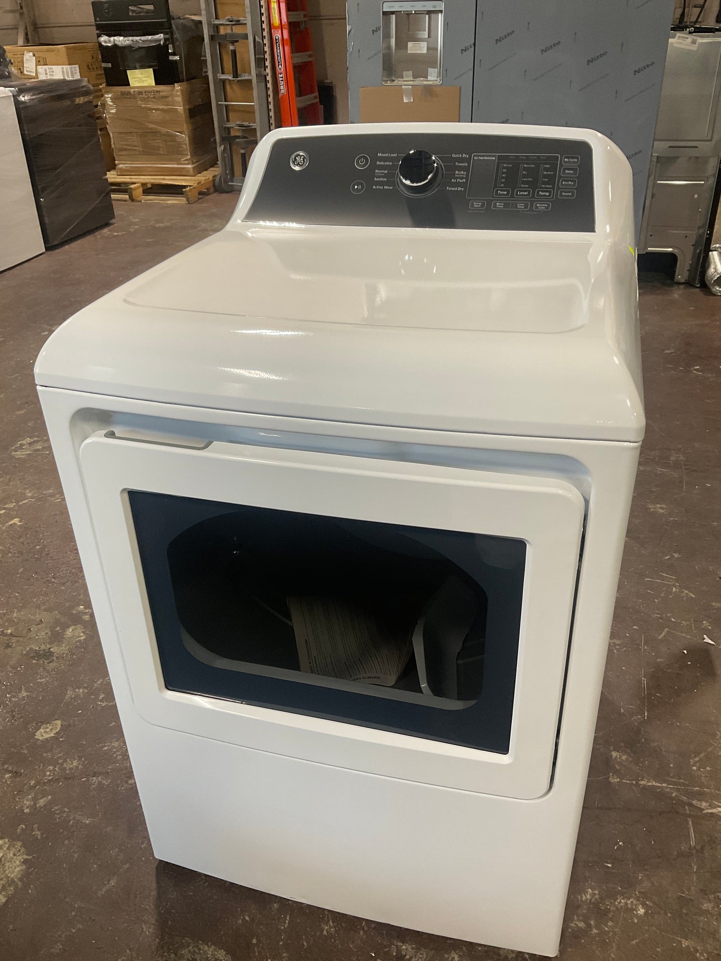 Front view, door closed