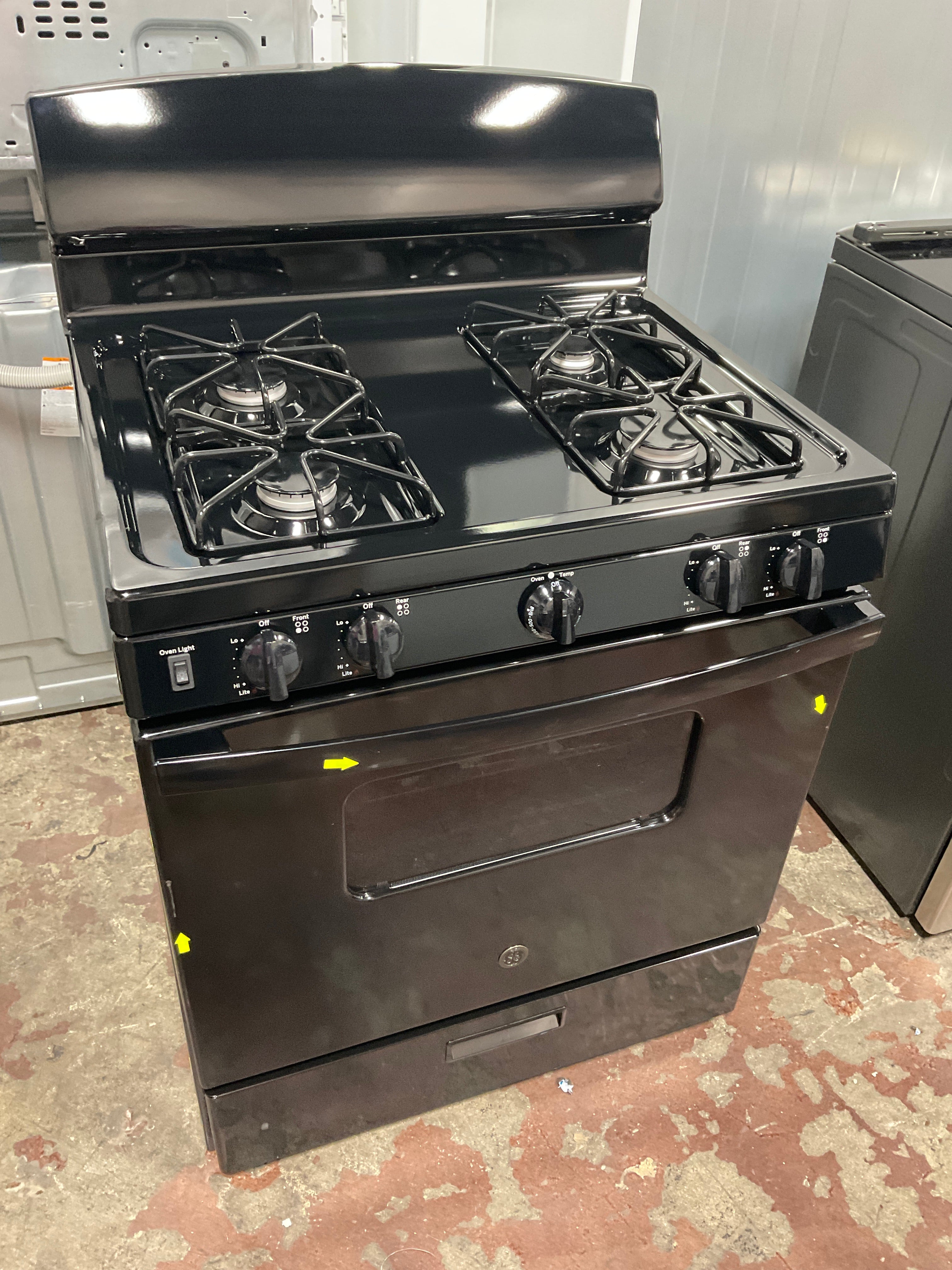 Front view, oven-door closed
