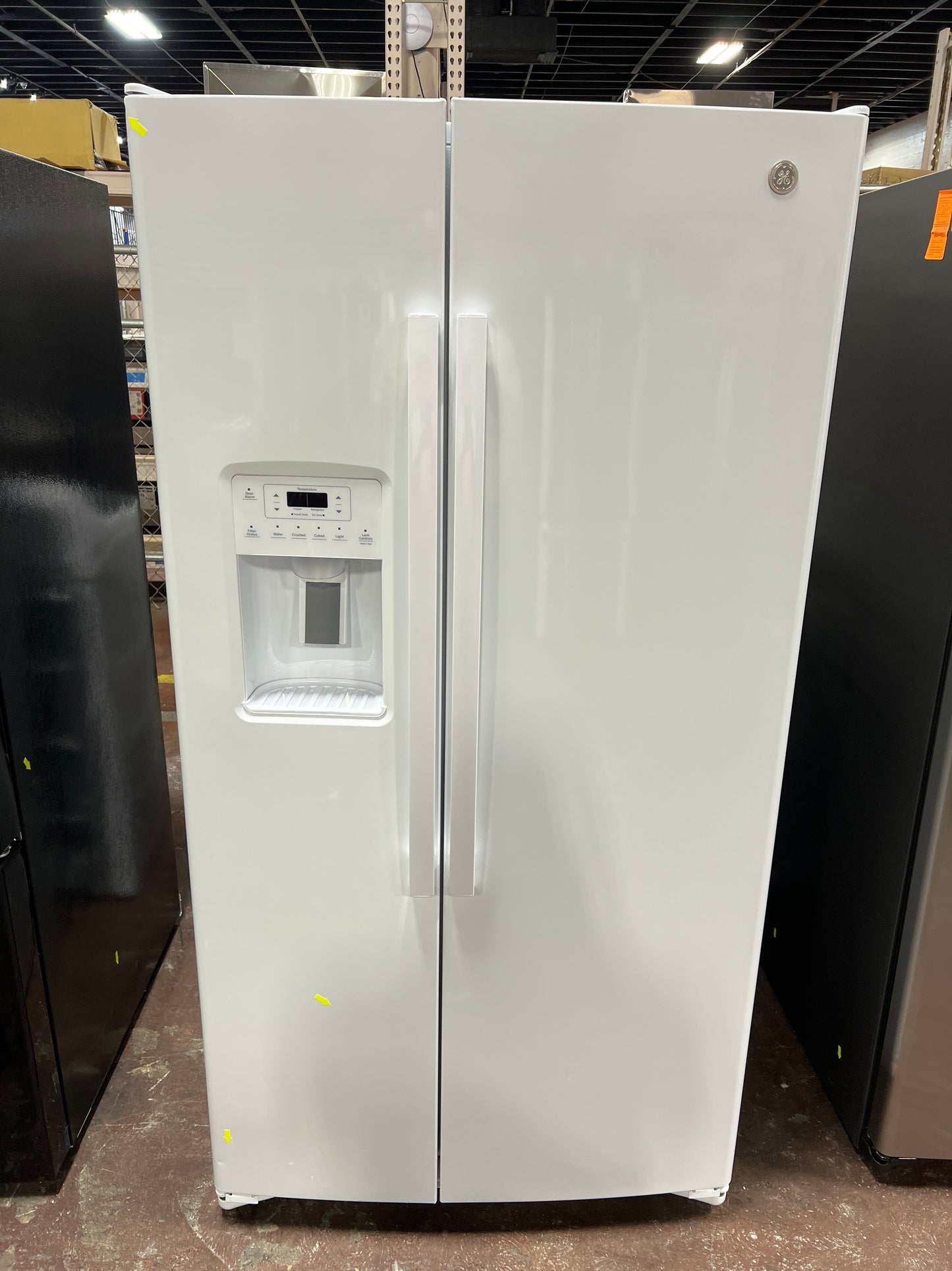 Front view, door closed