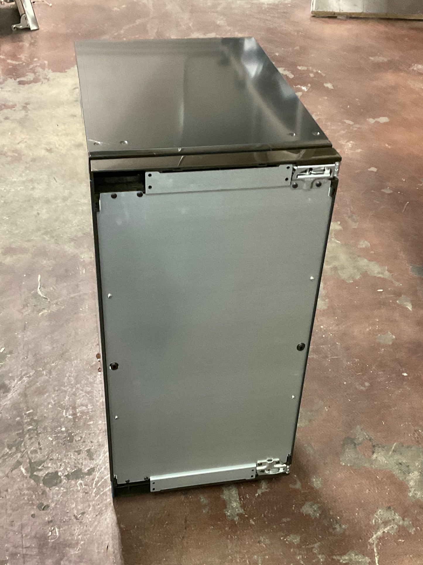 Front view, door closed