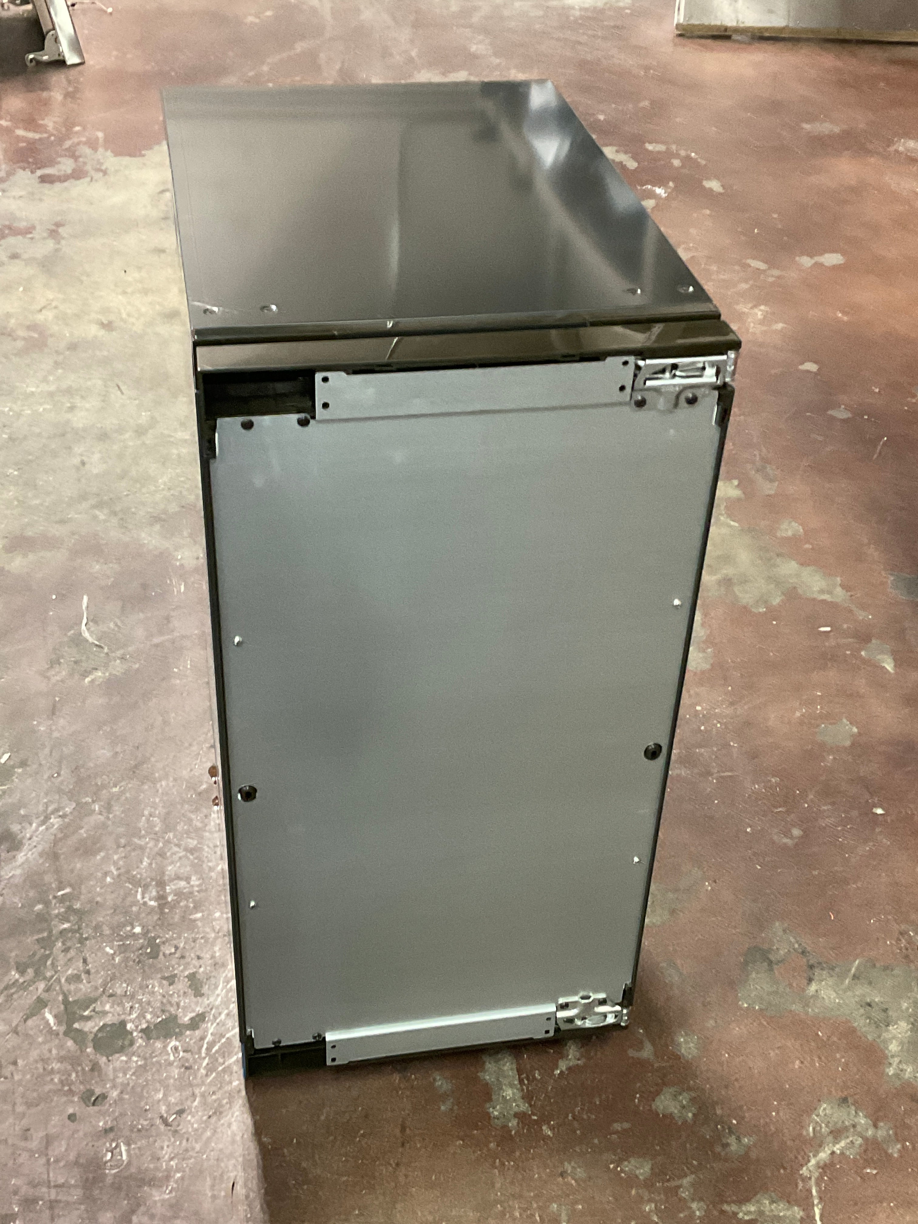 Front view, door closed