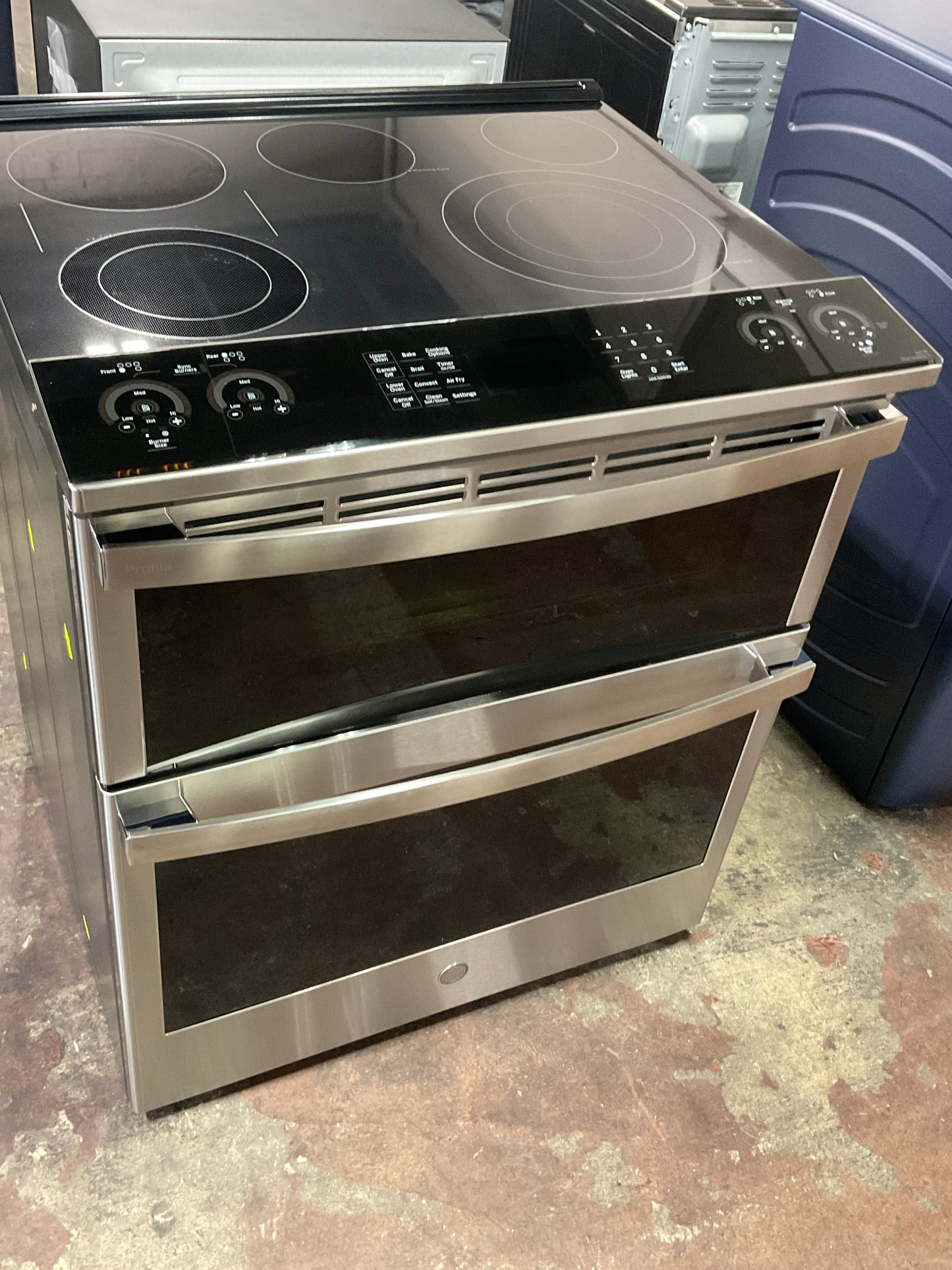 Front view, oven-door closed