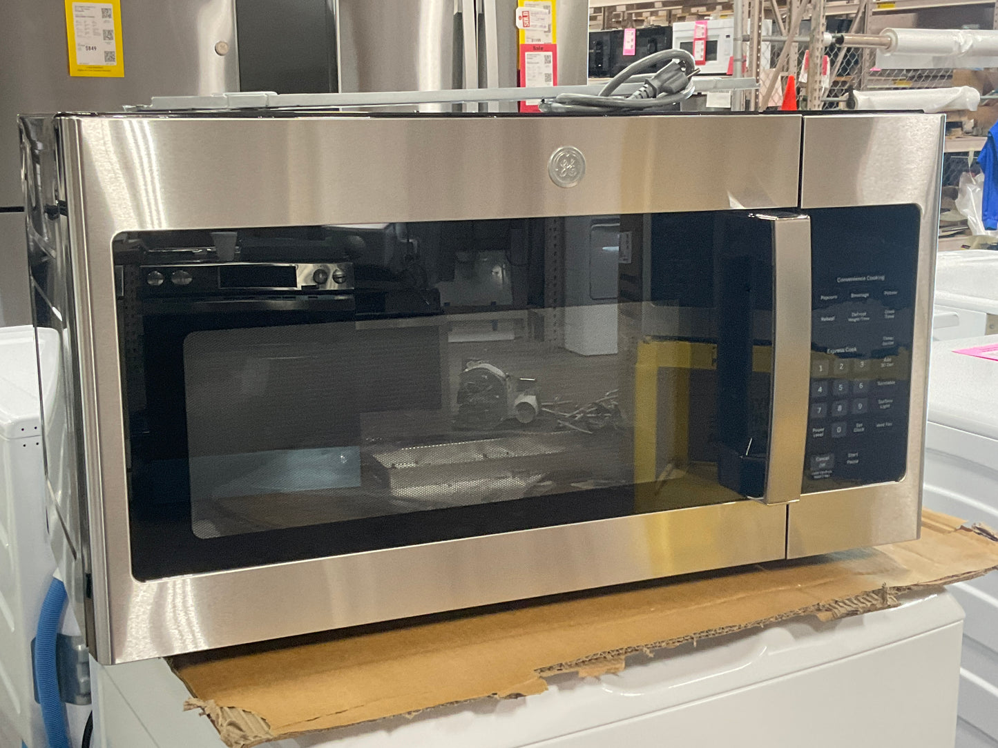 Front view, door closed