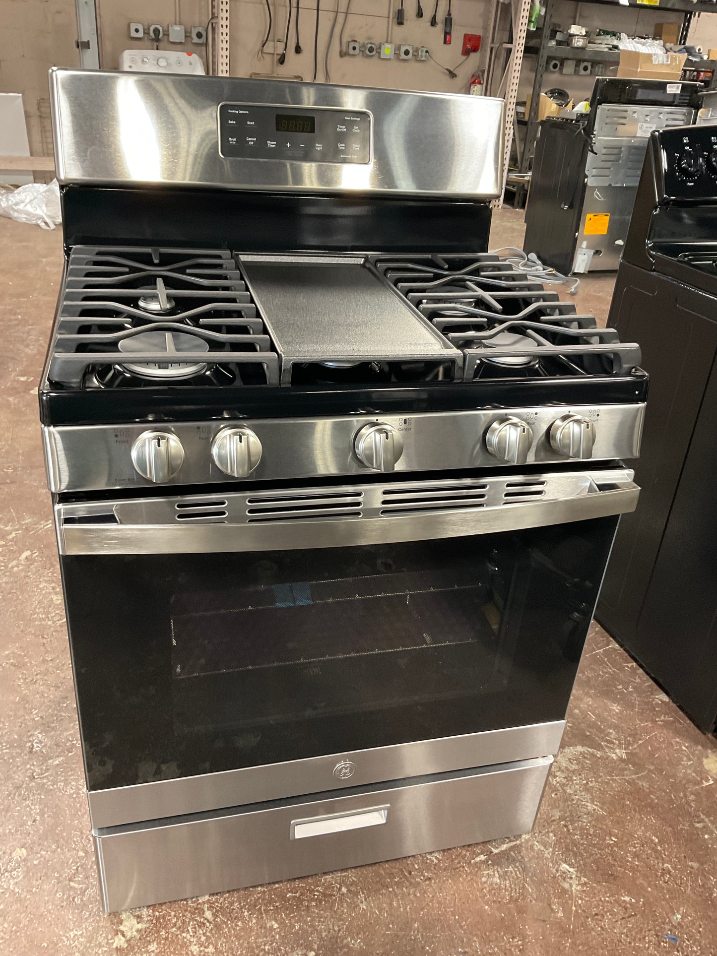 Front view, oven-door closed