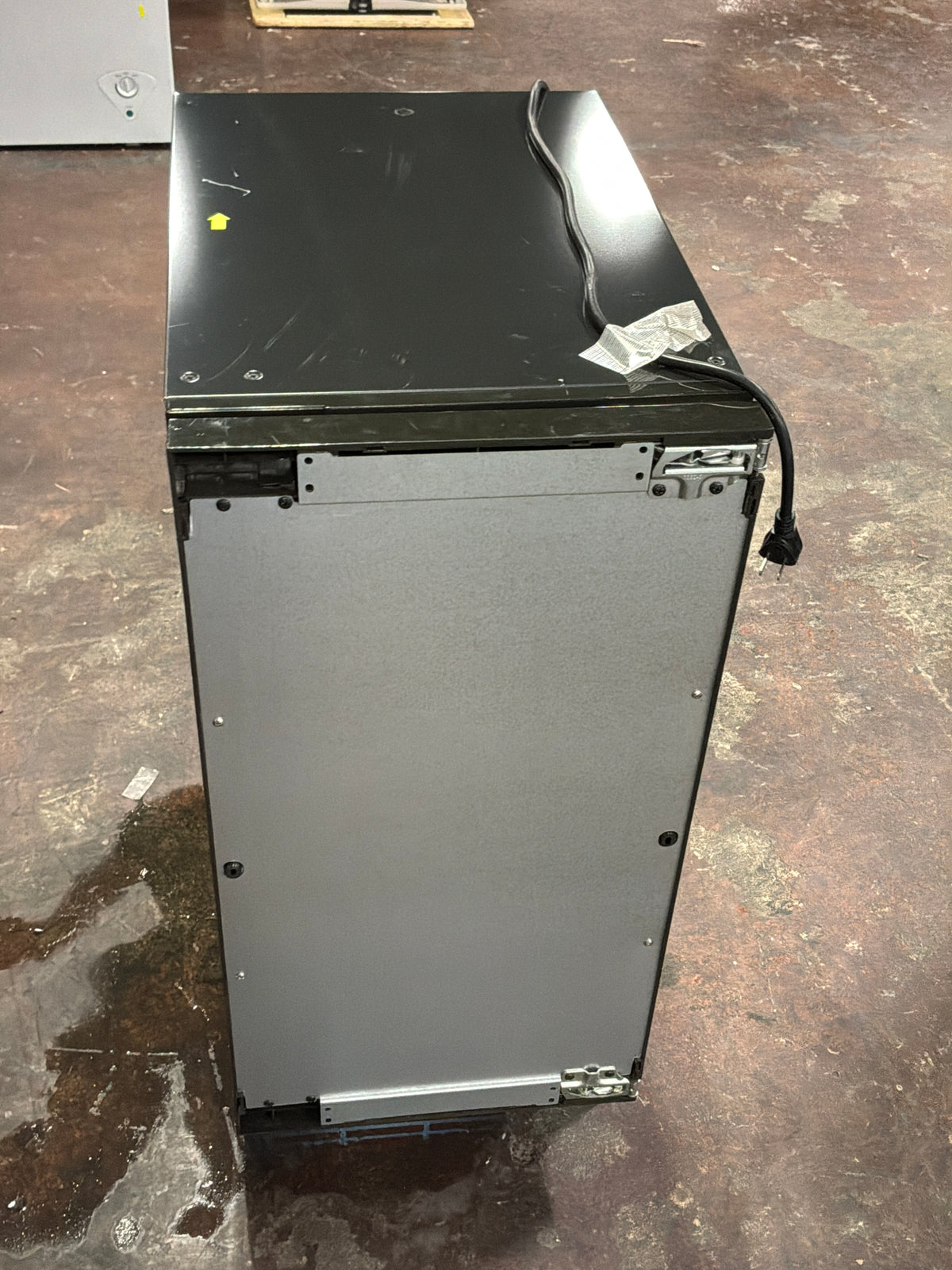 Front view, door closed
