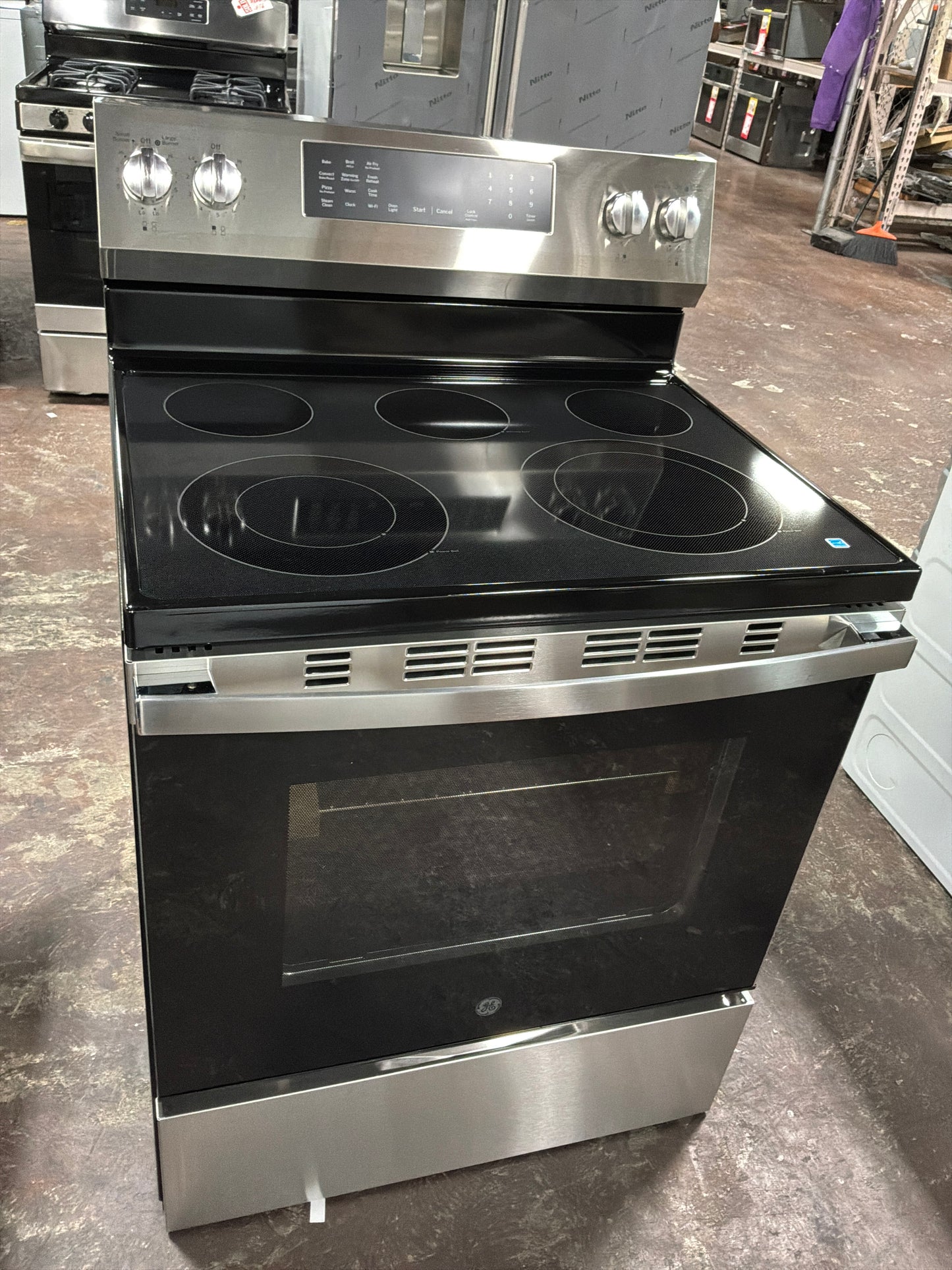 Front view, oven-door closed