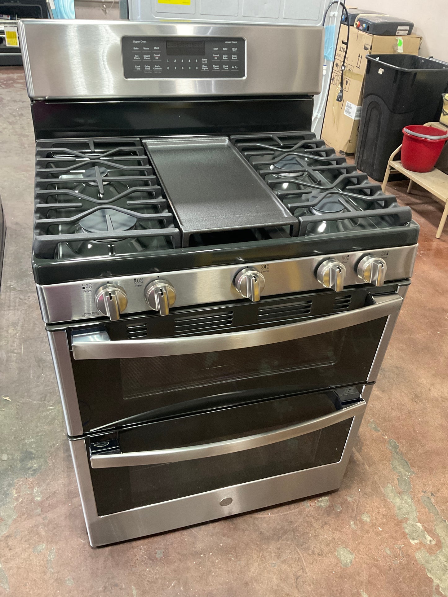 Front view, oven-door closed